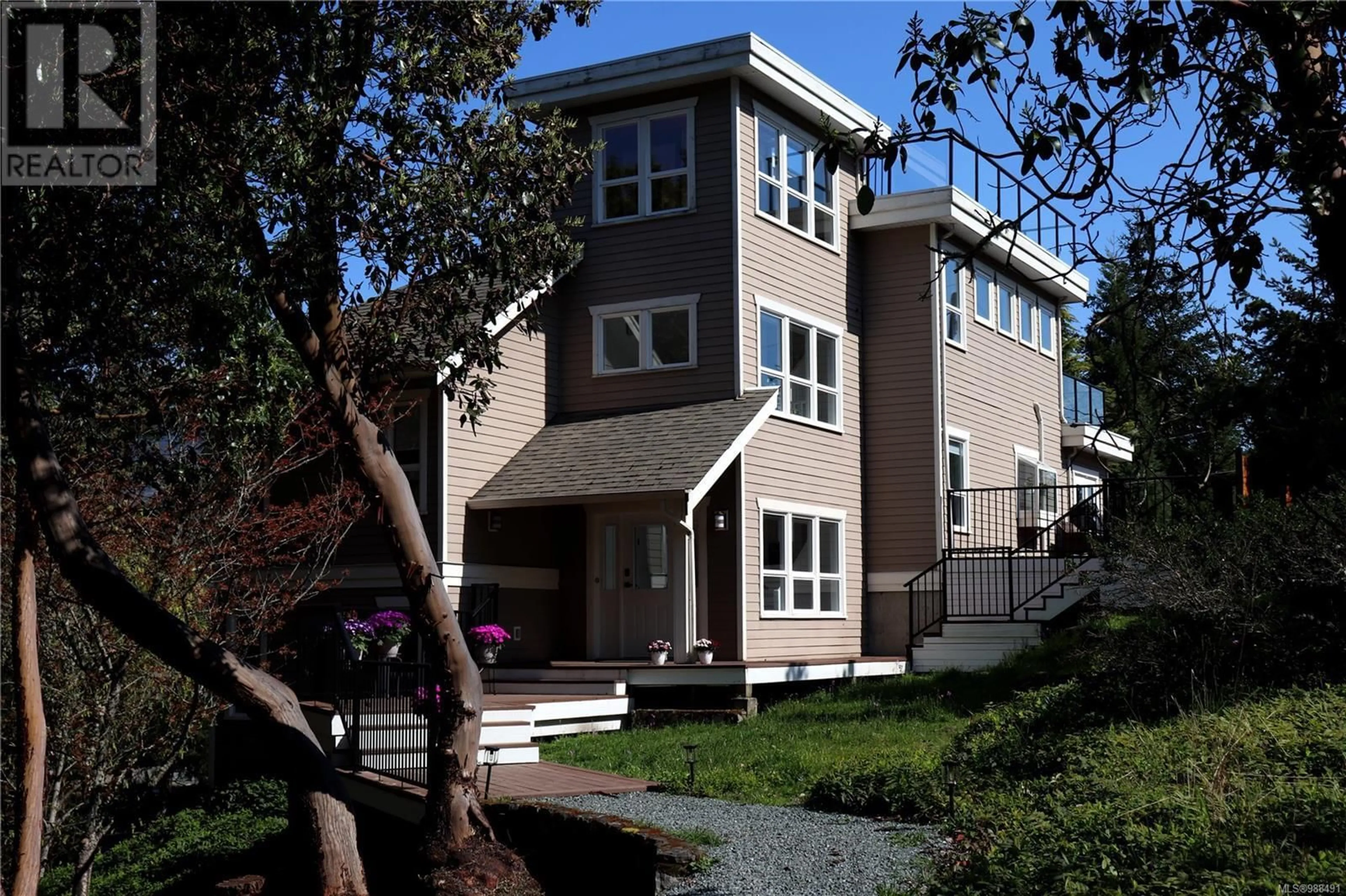 Home with vinyl exterior material, street for 967 OSPREY DRIVE, Duncan British Columbia V9L5S9