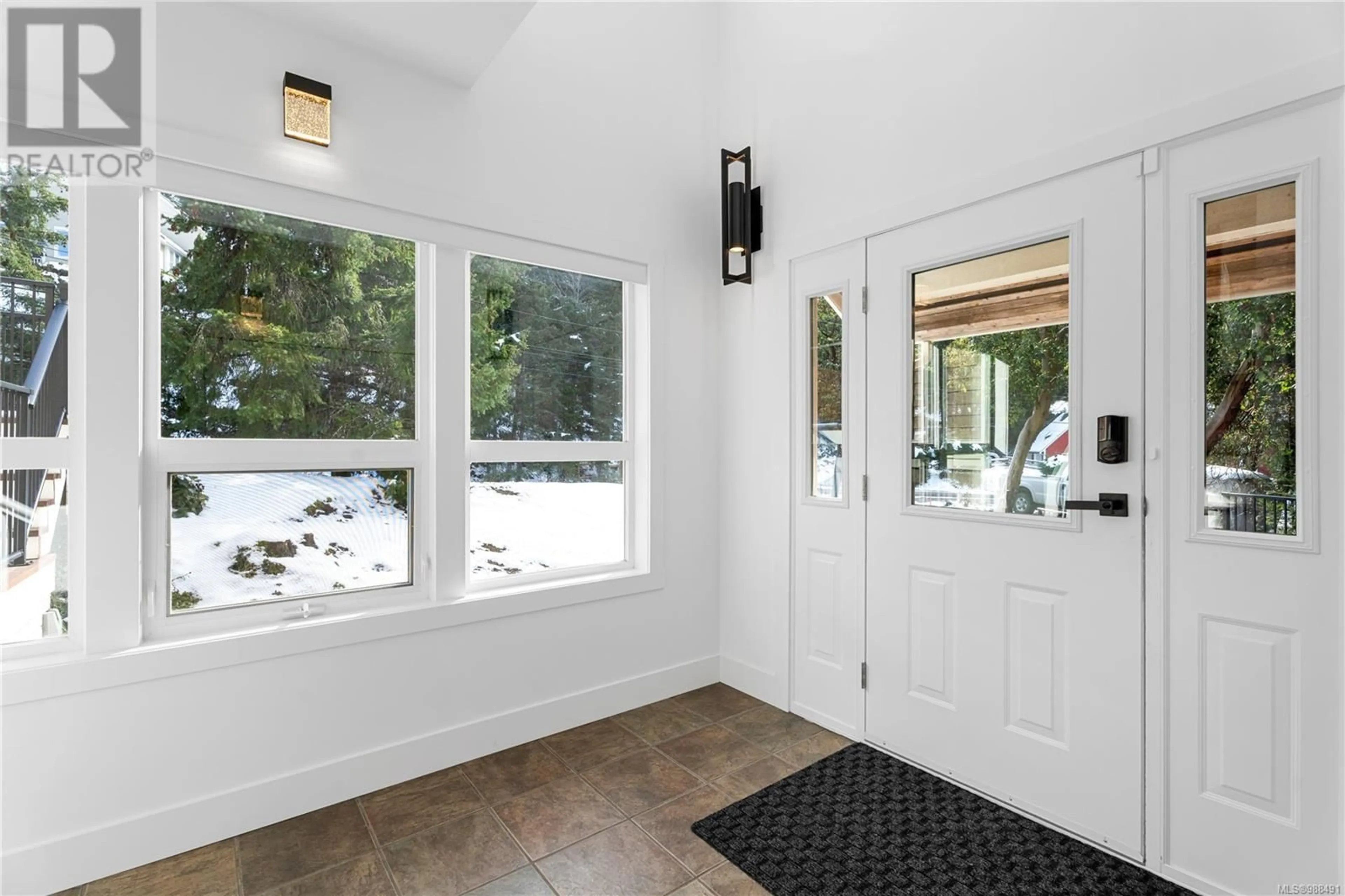 Indoor entryway for 967 Osprey Dr, Duncan British Columbia V9L5S9