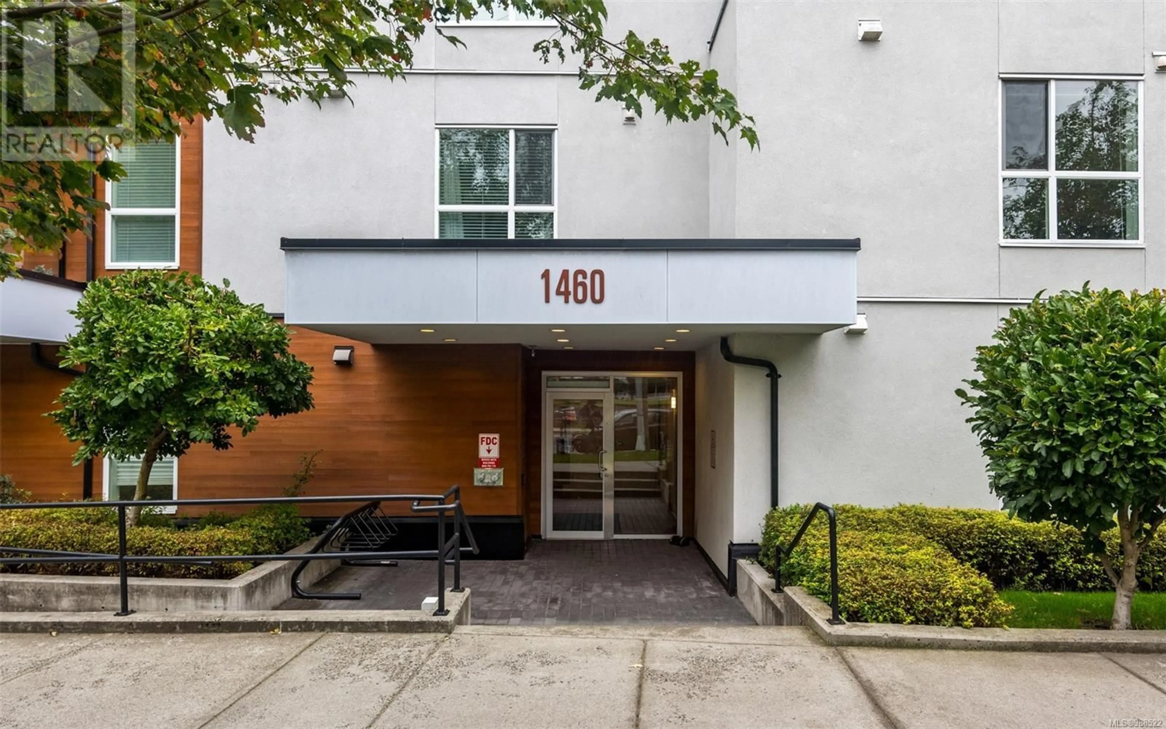 Indoor foyer for 403 1460 Pandora Ave, Victoria British Columbia V8R3X9