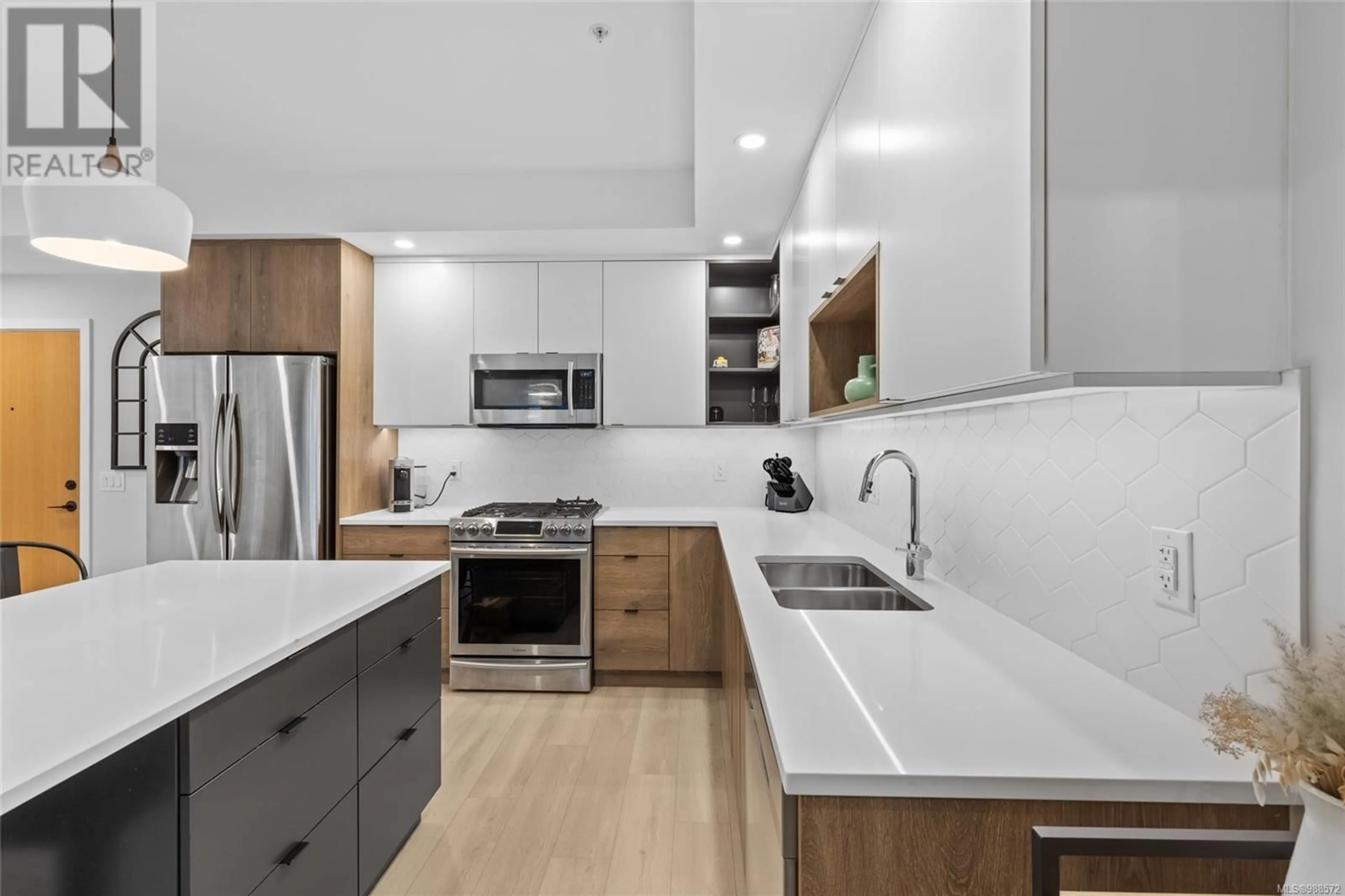 Open concept kitchen, ceramic/tile floor for 114 - 950 WHIRLAWAY CRESCENT, Langford British Columbia V9B0Y3
