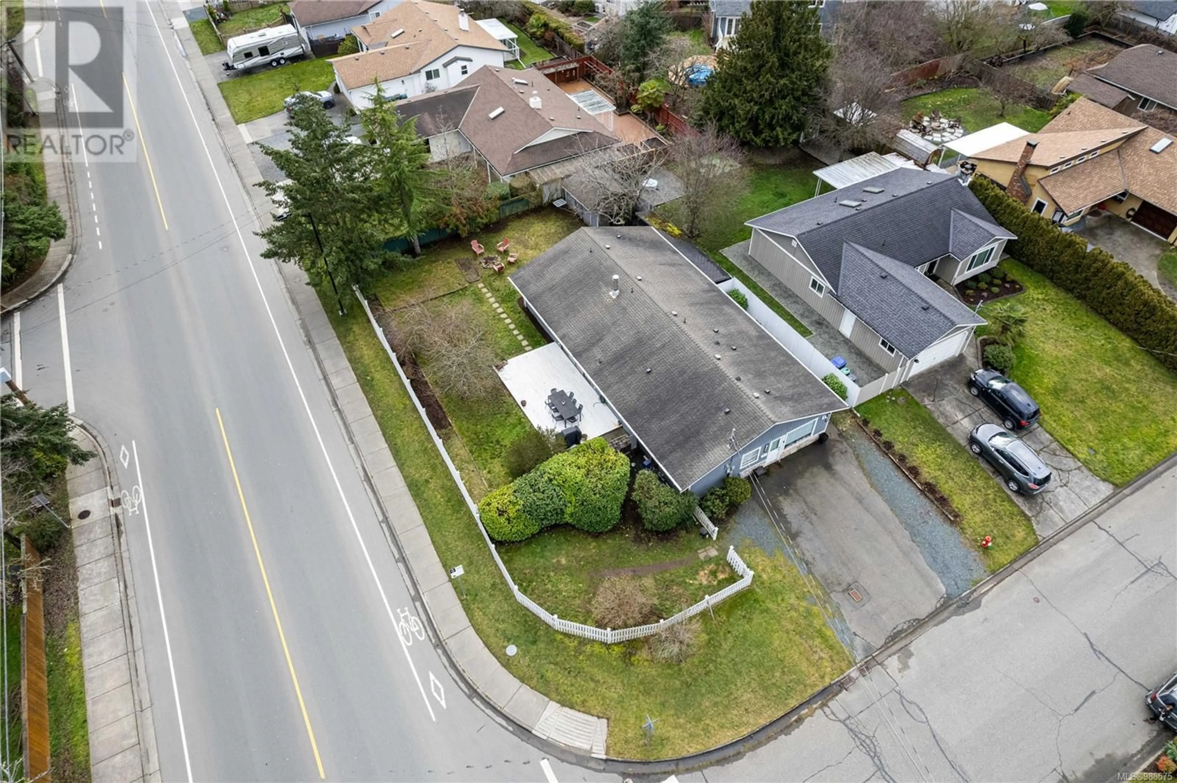 A pic from outside/outdoor area/front of a property/back of a property/a pic from drone, street for 702 CAMAS WAY, Parksville British Columbia V9P1E4