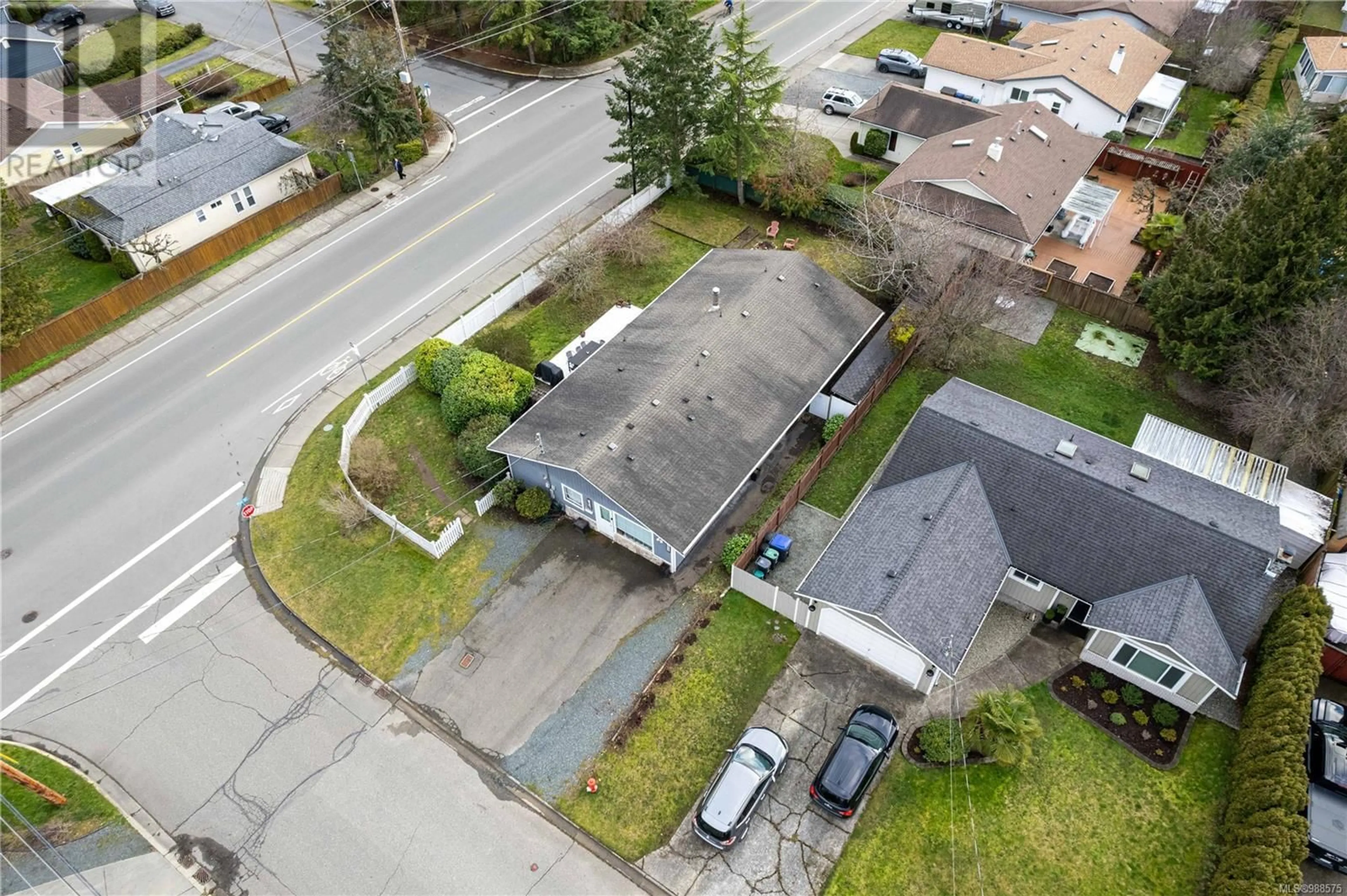 A pic from outside/outdoor area/front of a property/back of a property/a pic from drone, street for 702 CAMAS WAY, Parksville British Columbia V9P1E4