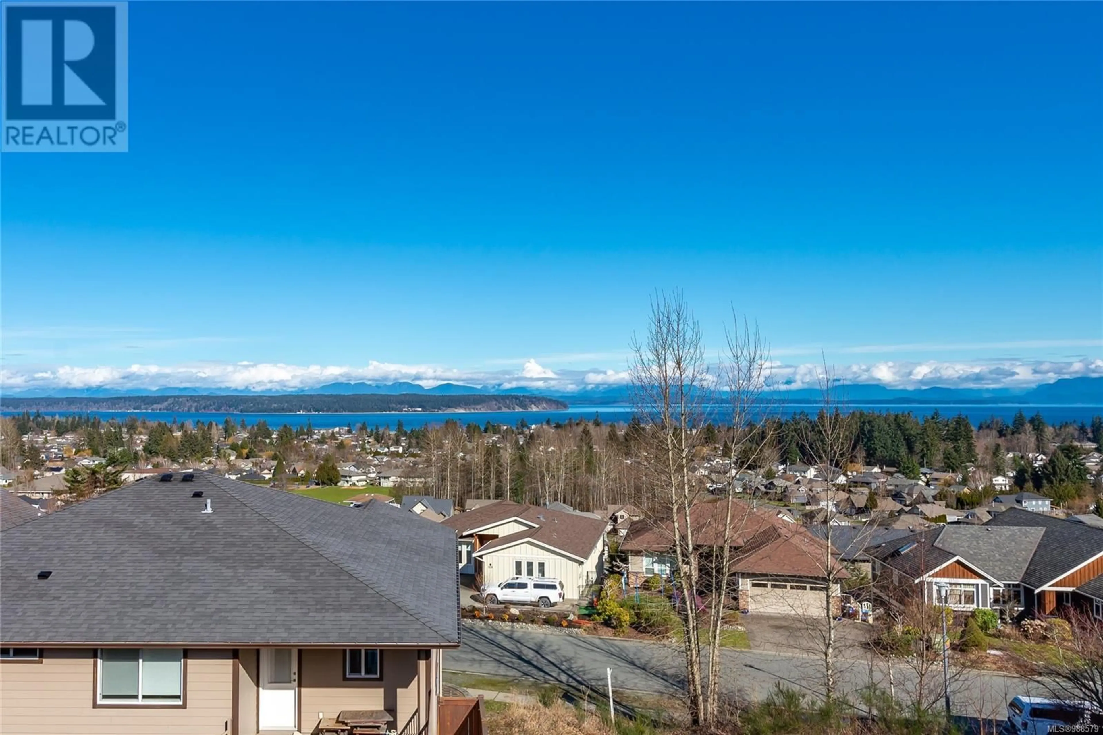 Home with vinyl exterior material, street for 672 PACIFIC HEIGHTS LANE, Campbell River British Columbia V9H0A6