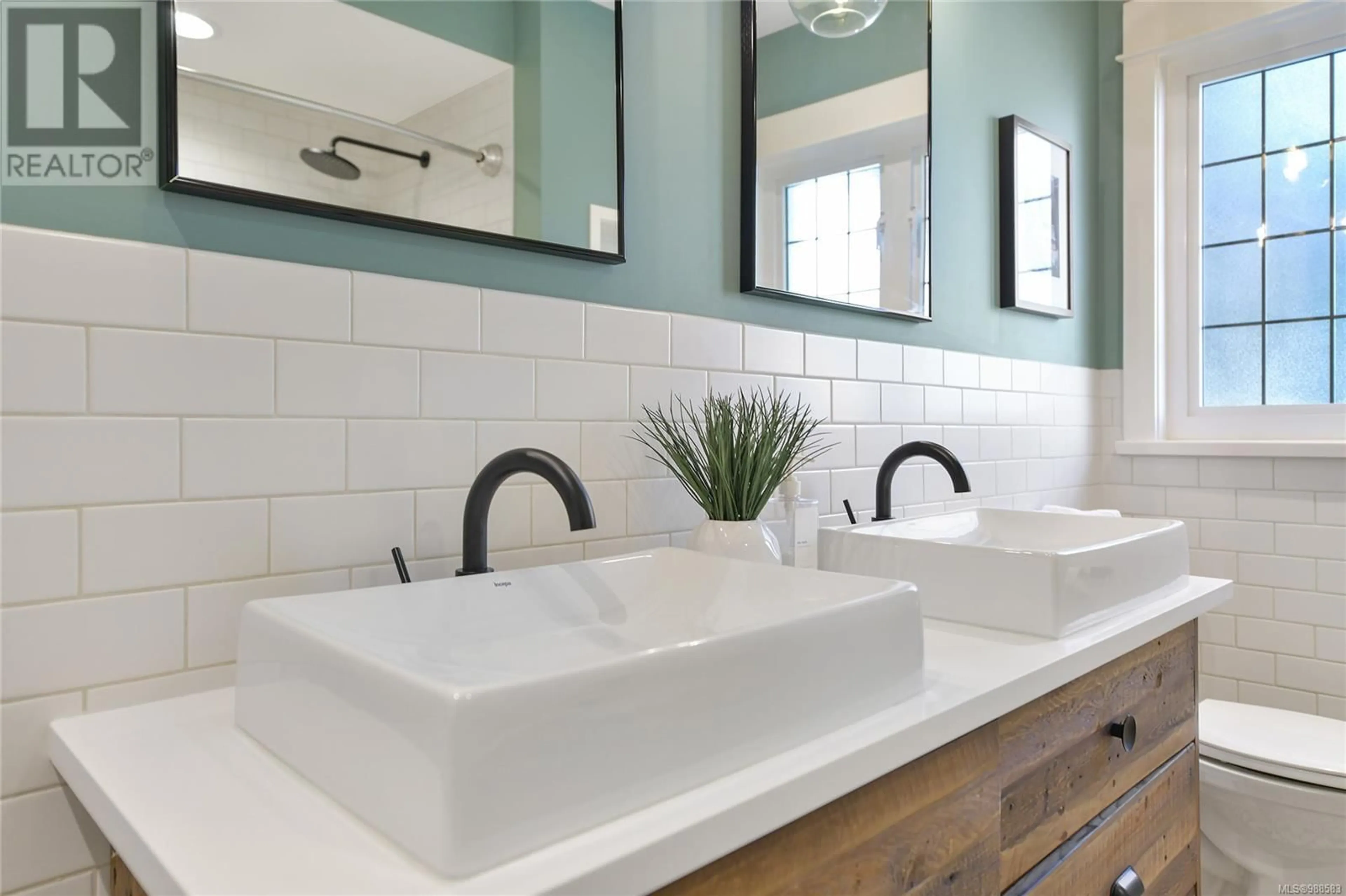 Contemporary bathroom, ceramic/tile floor for 2350 NOTTINGHAM ROAD, Oak Bay British Columbia V8R6C1
