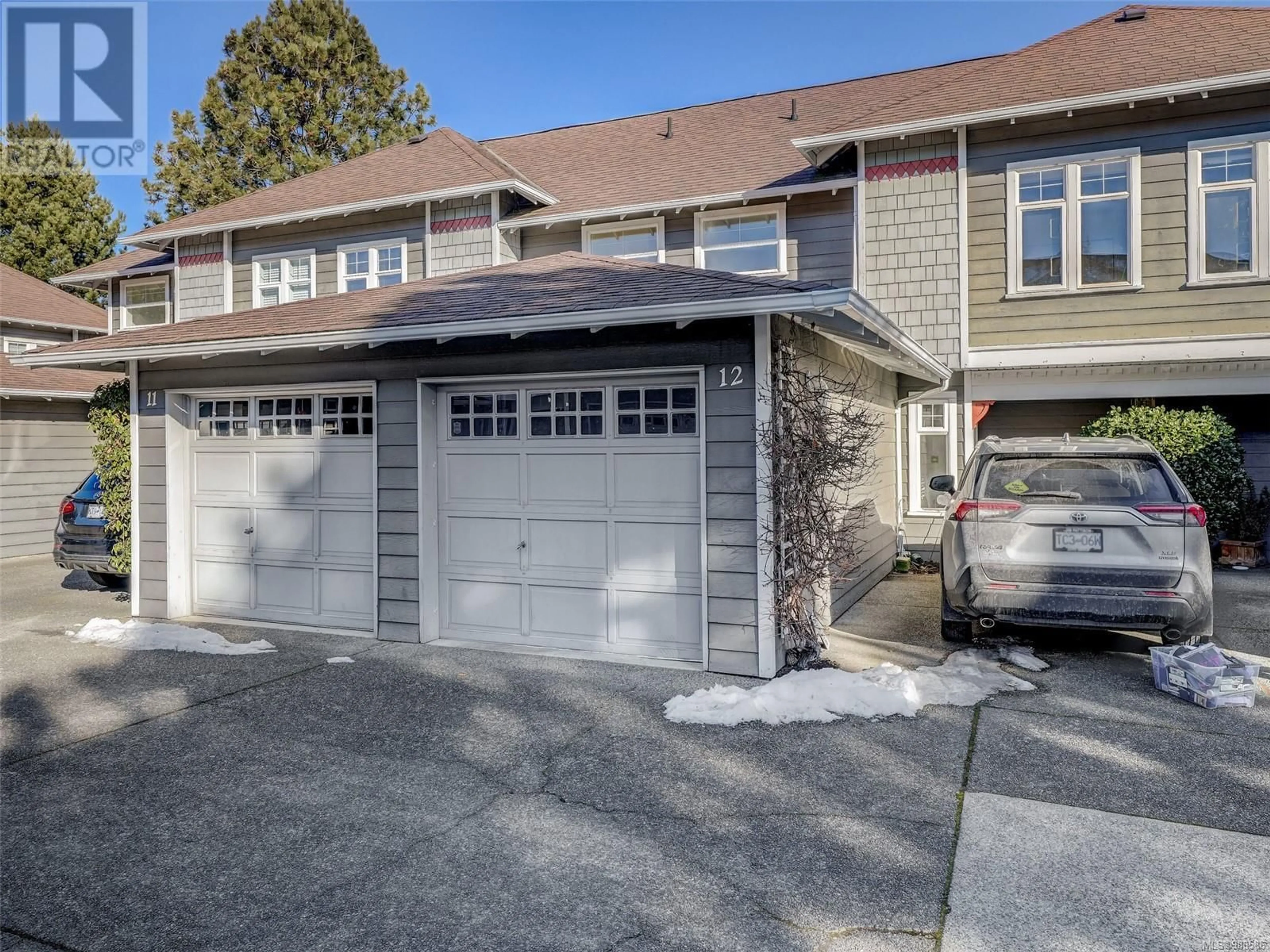 Indoor garage for 12 922 Arm St, Esquimalt British Columbia V9A4G5