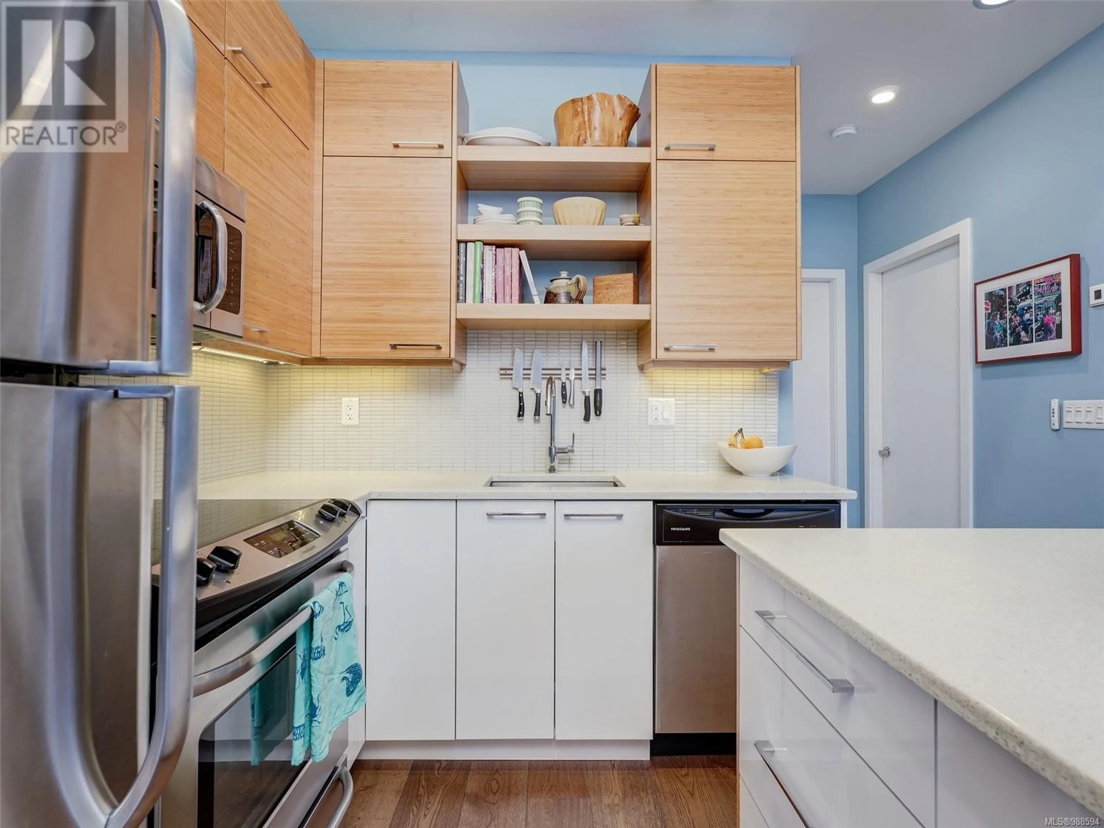 Contemporary kitchen, unknown for 302 860 Queens Ave, Victoria British Columbia V8T1M5