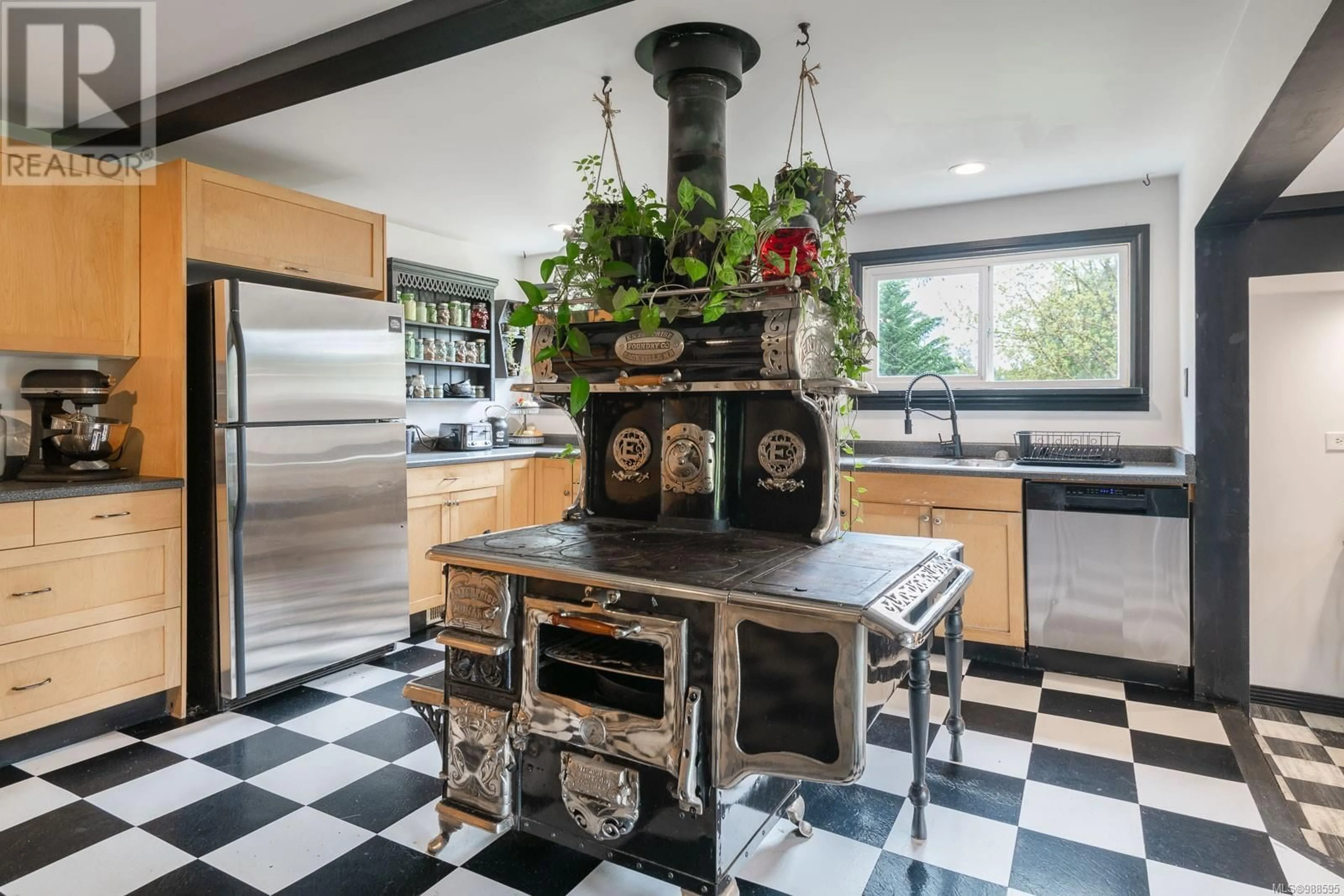 Contemporary kitchen, ceramic/tile floor for 8590 Bland Rd, Port Alberni British Columbia V9Y8N6