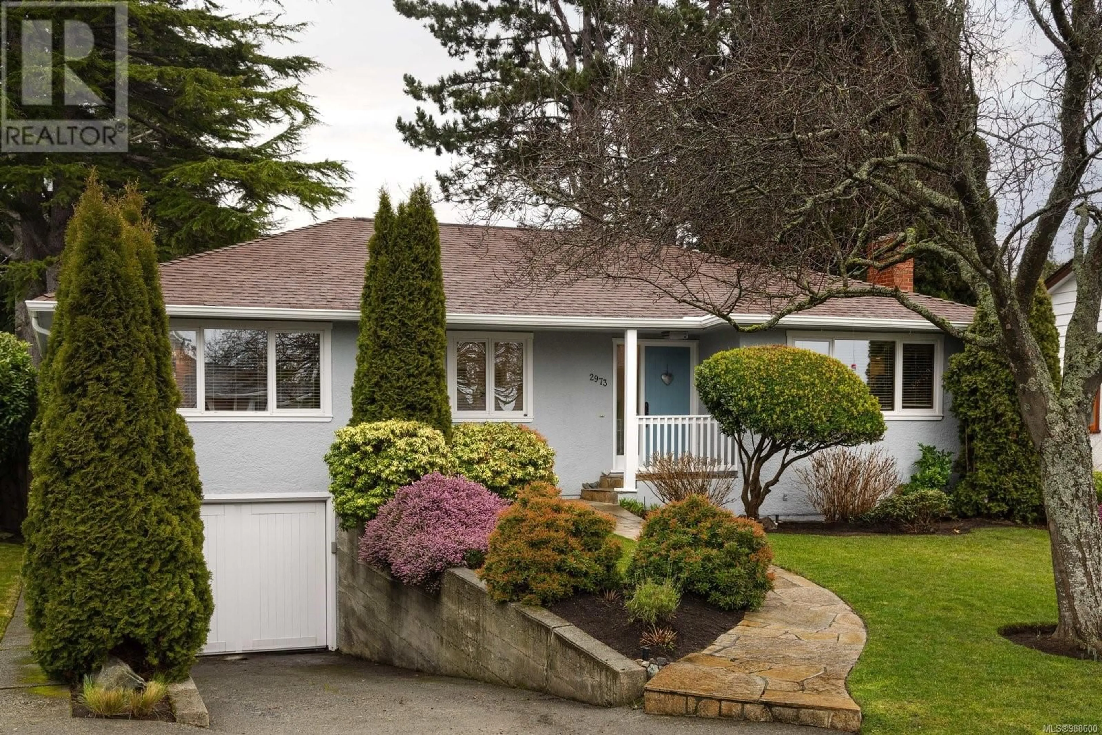 Home with vinyl exterior material, street for 2973 Ashdowne Rd, Oak Bay British Columbia V8R5P2