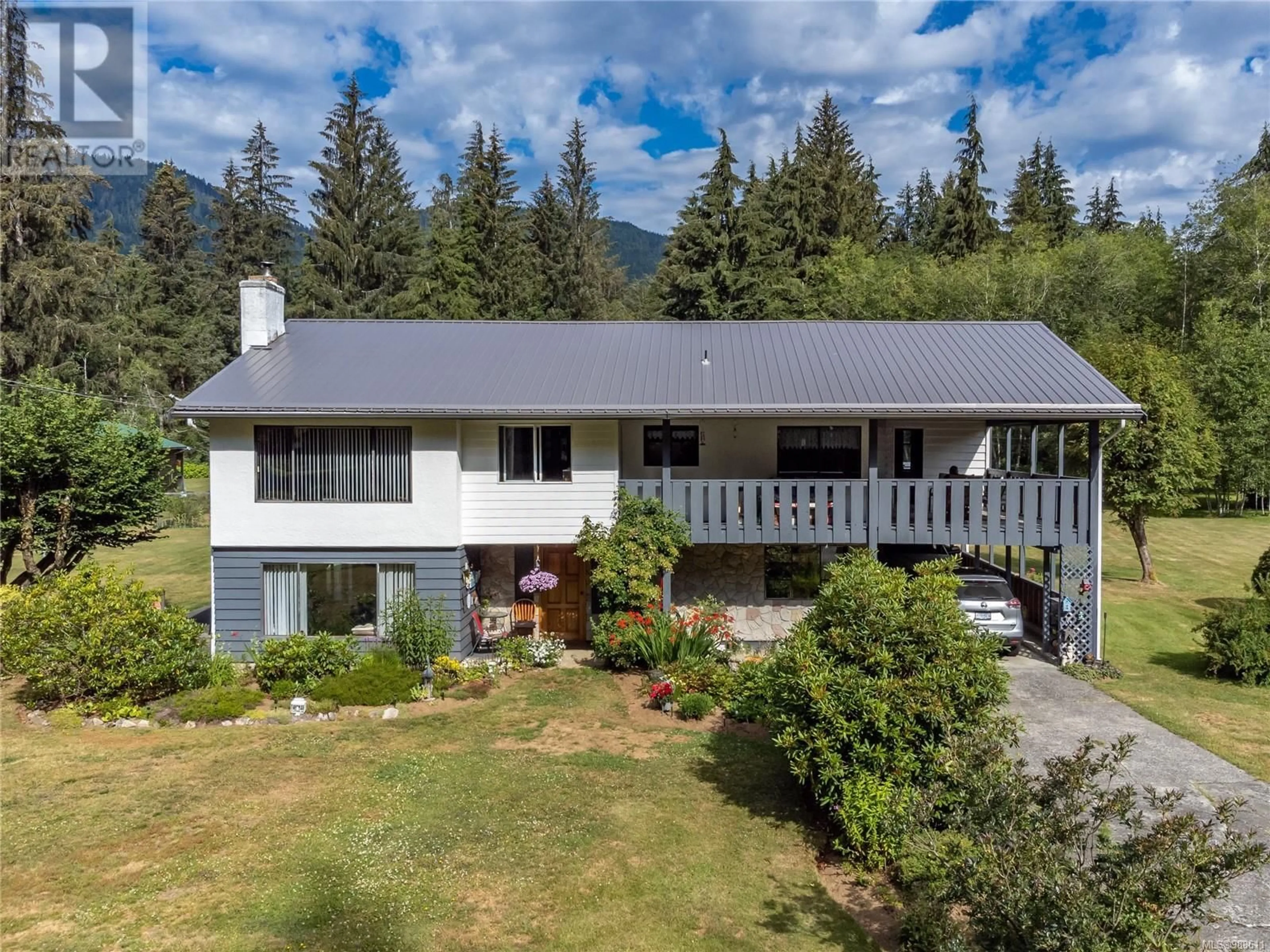 A pic from outside/outdoor area/front of a property/back of a property/a pic from drone, mountain view for 1301 Sayward Rd, Sayward British Columbia V0P1R0