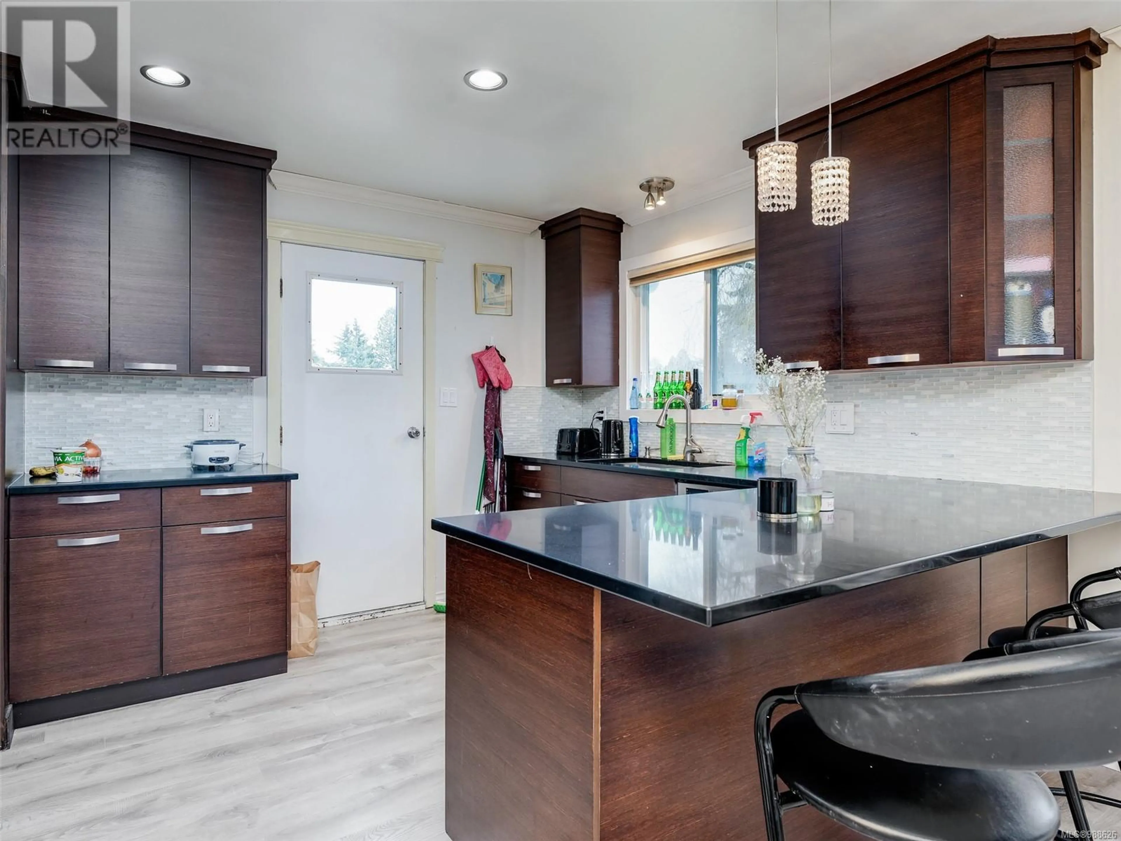 Open concept kitchen, unknown for 1604 San Juan Ave, Saanich British Columbia V8N2L6