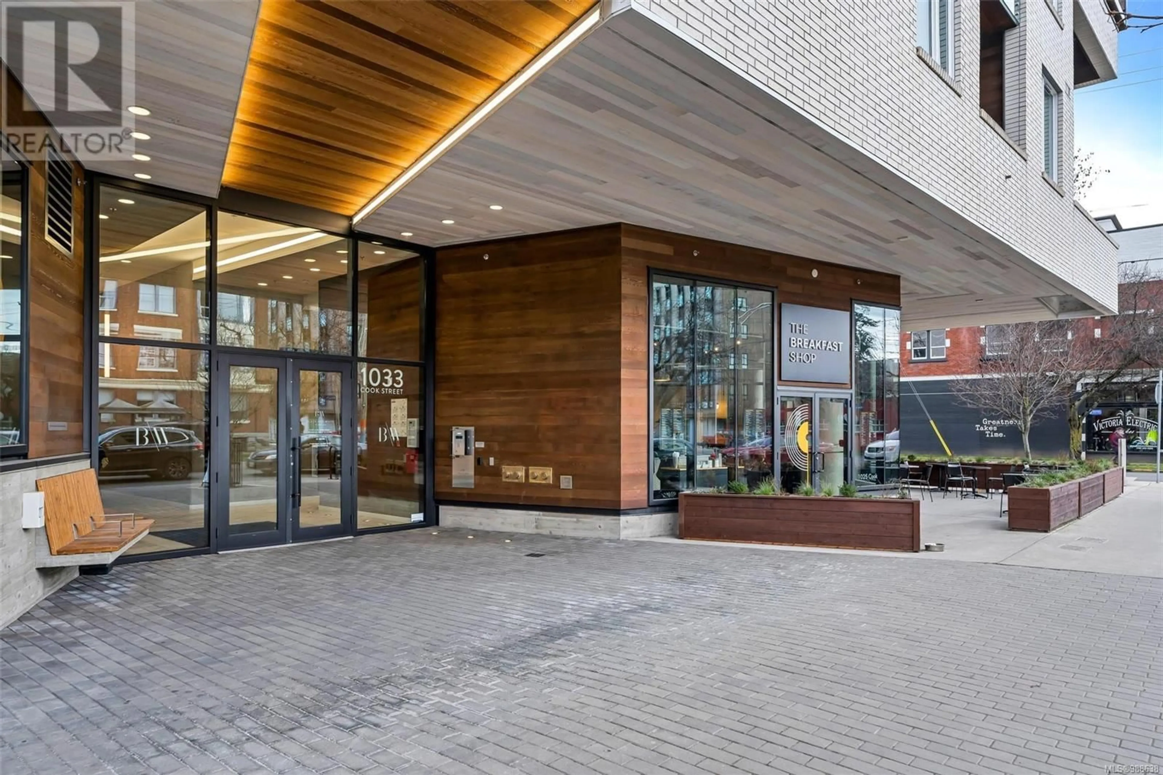 Indoor foyer for 403 - 1033 COOK STREET, Victoria British Columbia V8V0E1