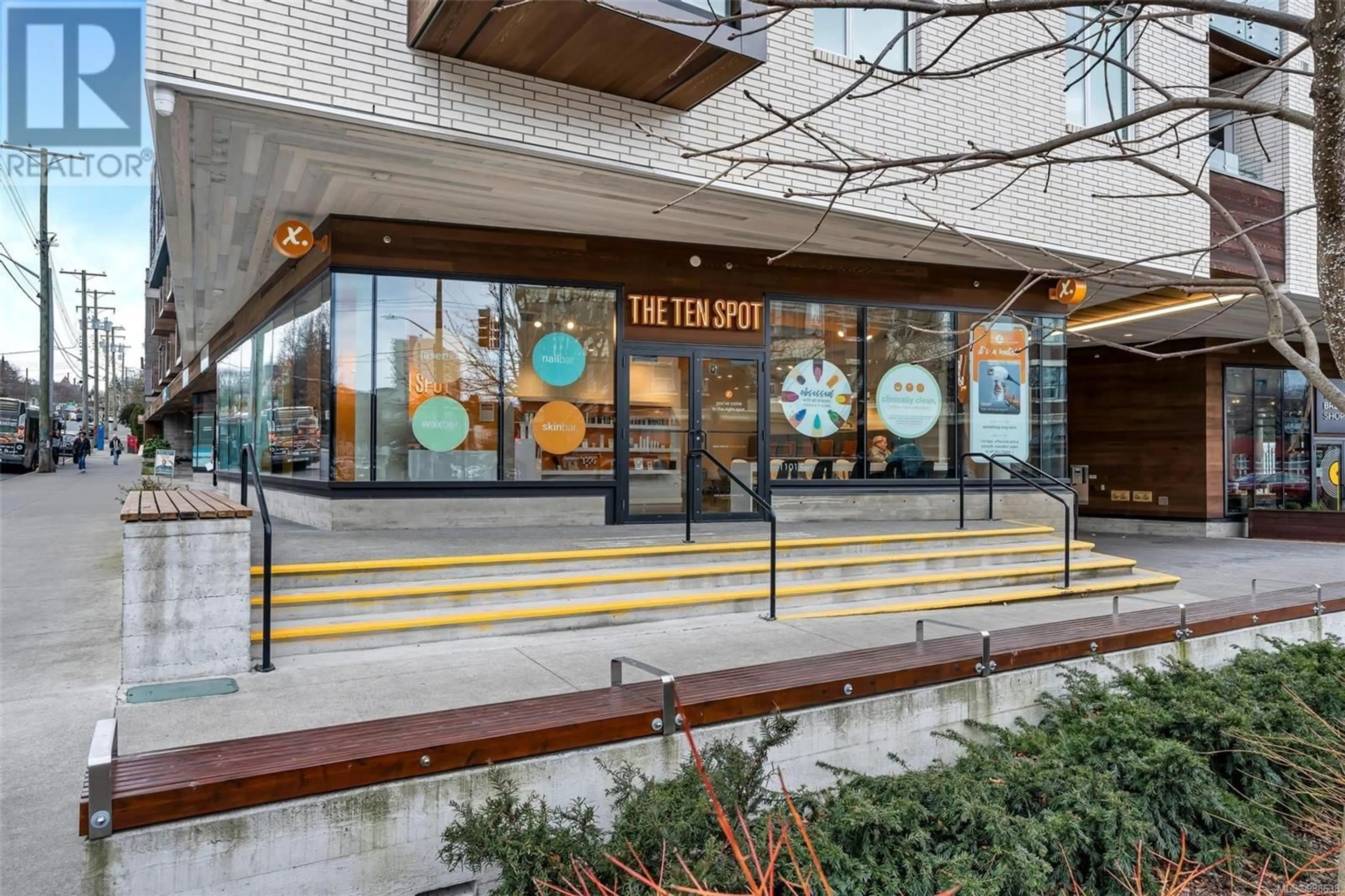 Lobby for 403 - 1033 COOK STREET, Victoria British Columbia V8V0E1