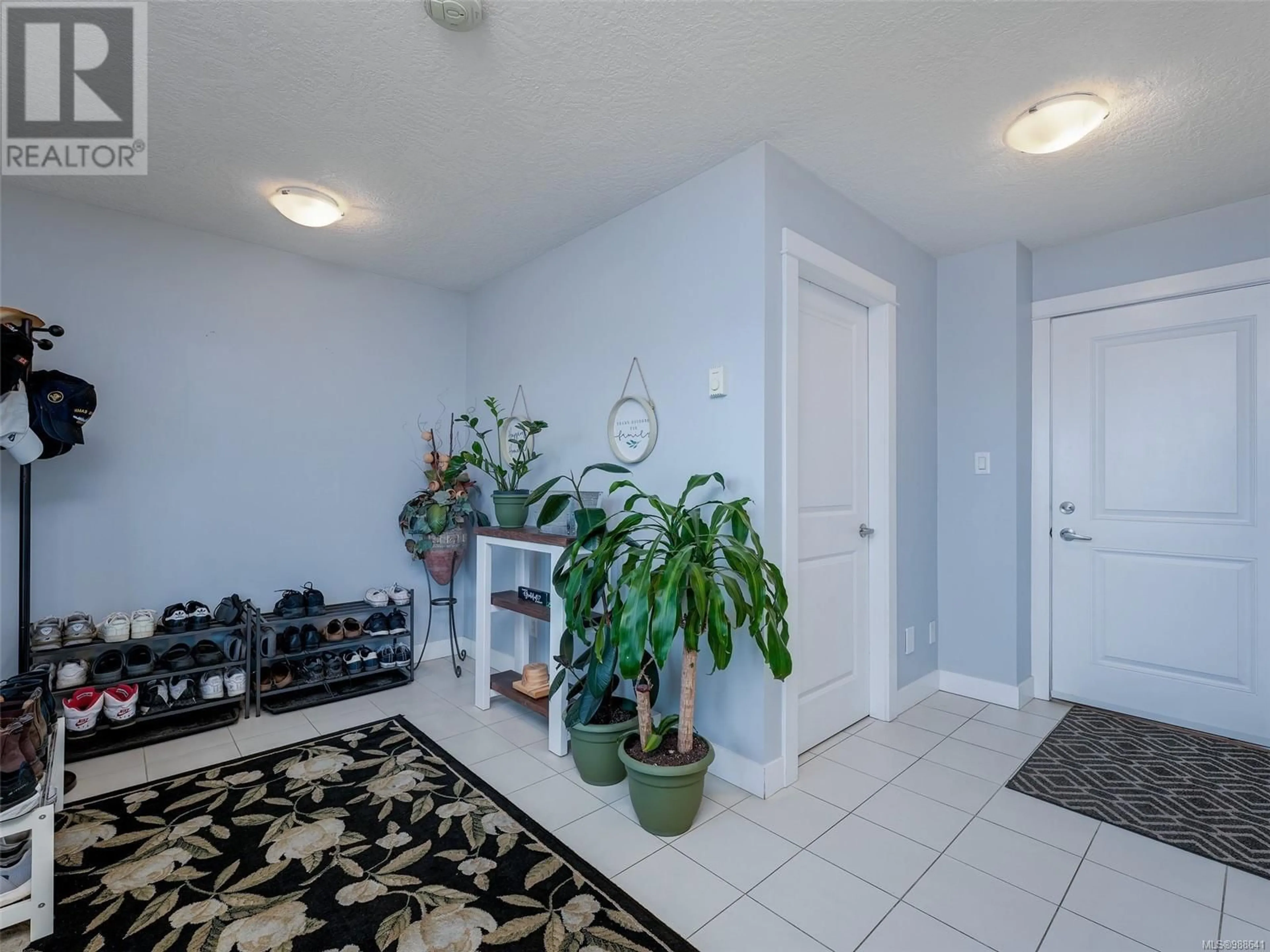 Indoor entryway for 990 Dunford Ave, Langford British Columbia V9B2S3