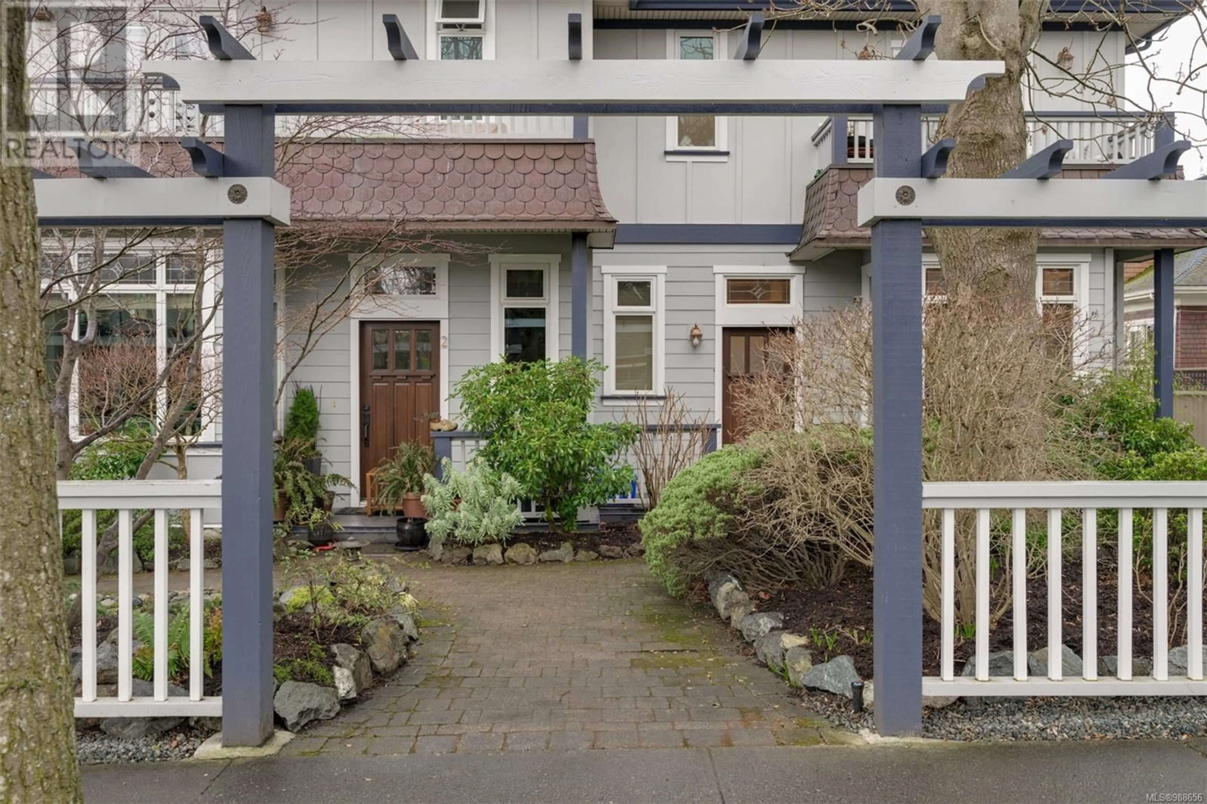 Patio, street for 1 209 Superior St, Victoria British Columbia V8V1T4