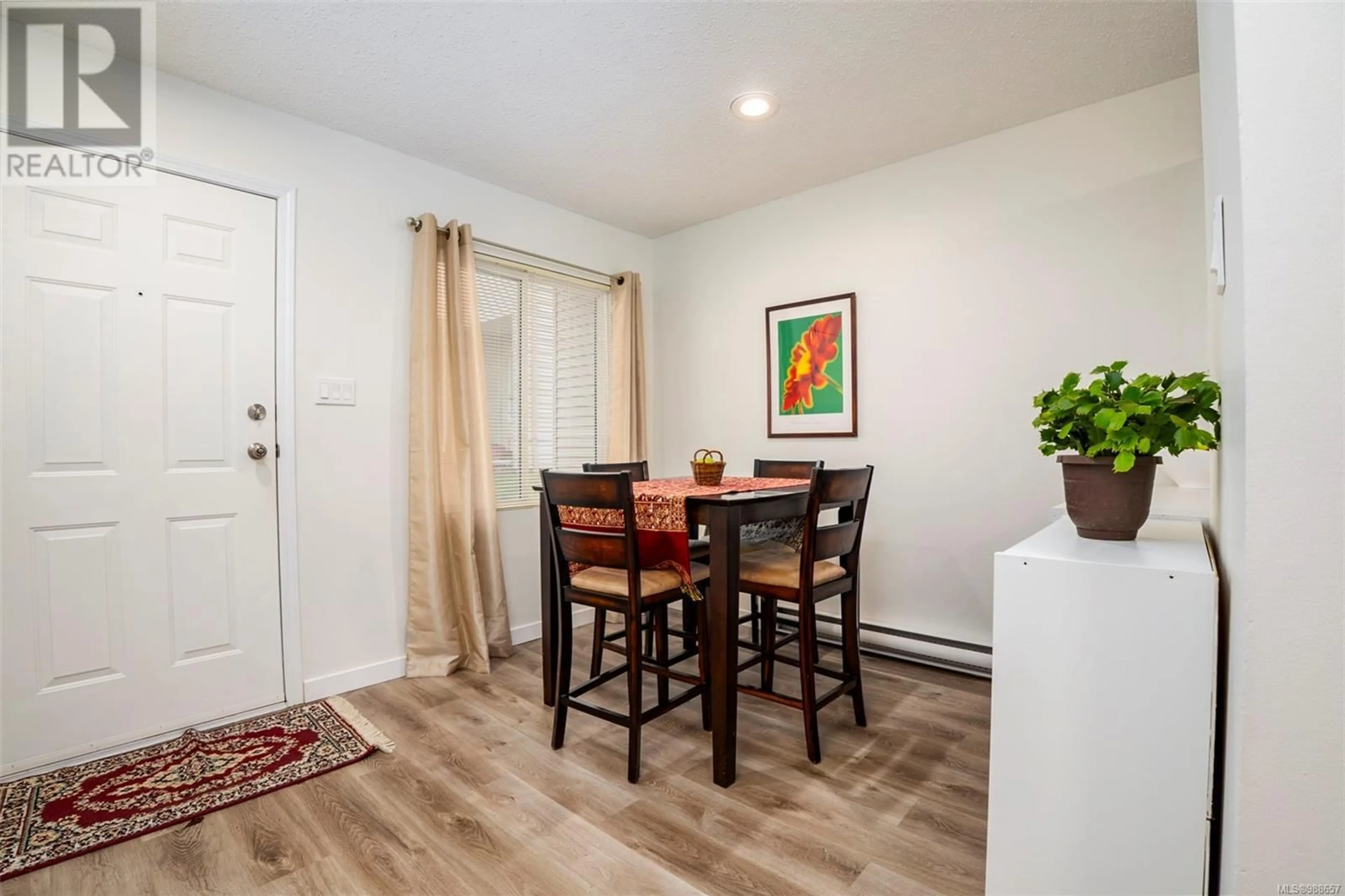 Dining room, wood/laminate floor for 37 444 Bruce Ave, Nanaimo British Columbia V9R5W5