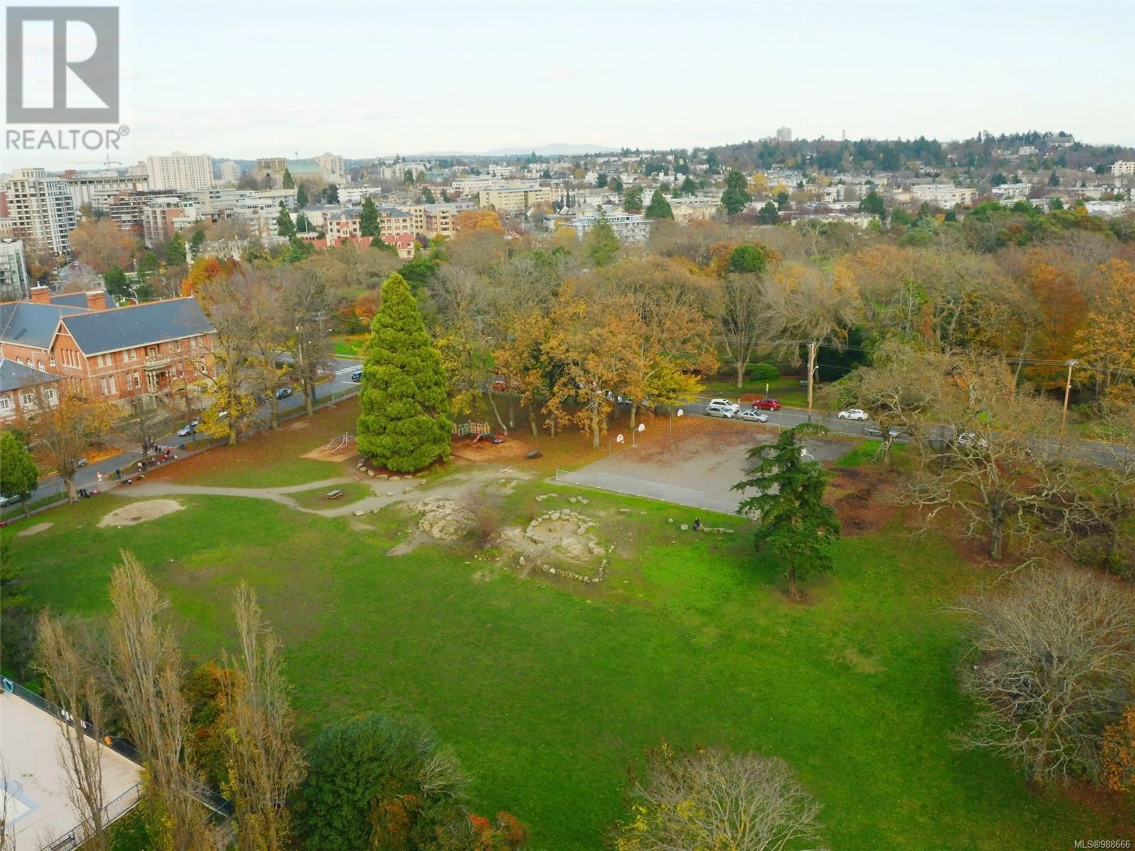 A pic from outside/outdoor area/front of a property/back of a property/a pic from drone, city buildings view from balcony for 1709 620 Toronto St, Victoria British Columbia V8V1P7