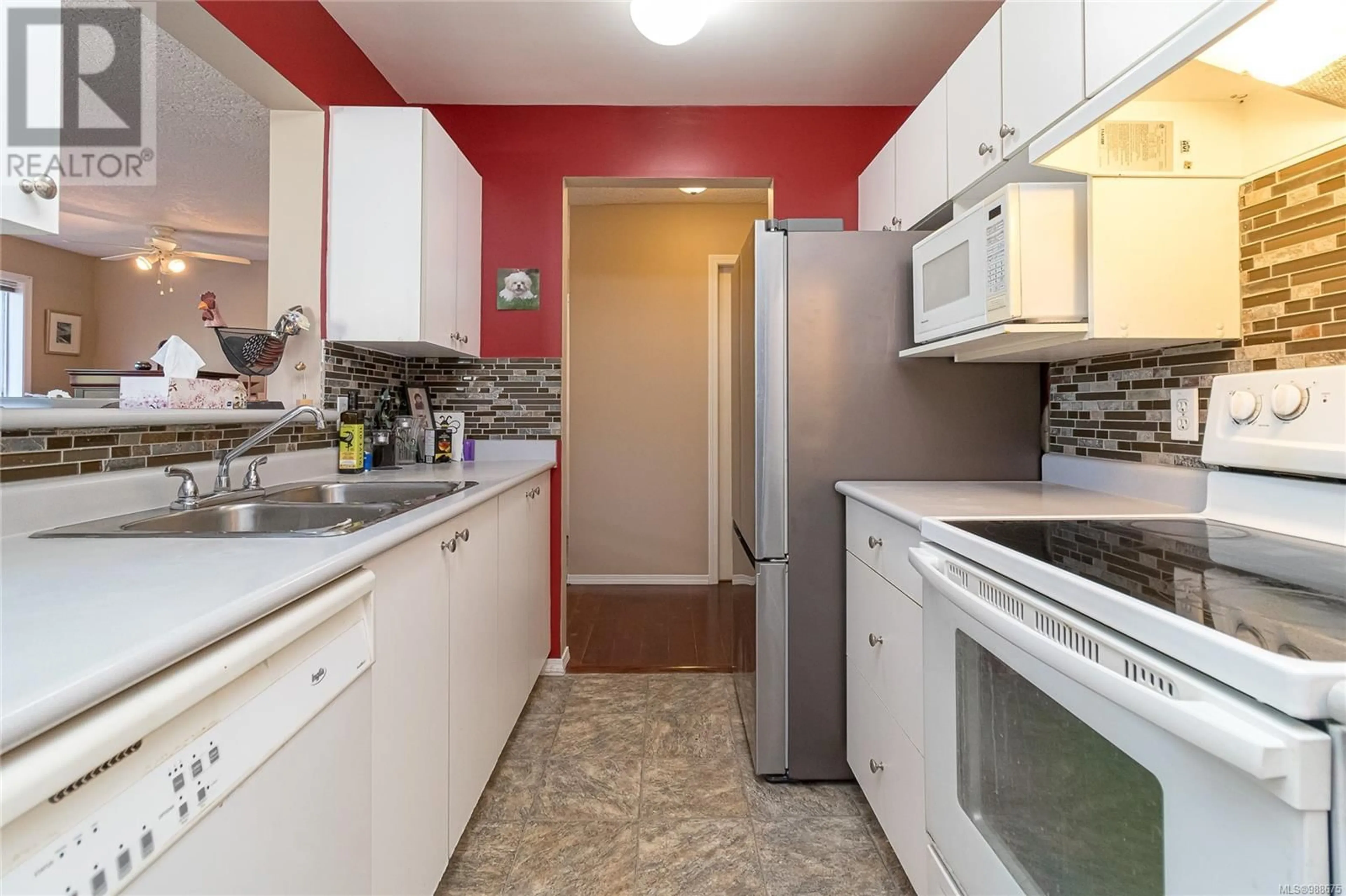 Standard kitchen, unknown for 101 894 Vernon Ave, Saanich British Columbia V8X2W6