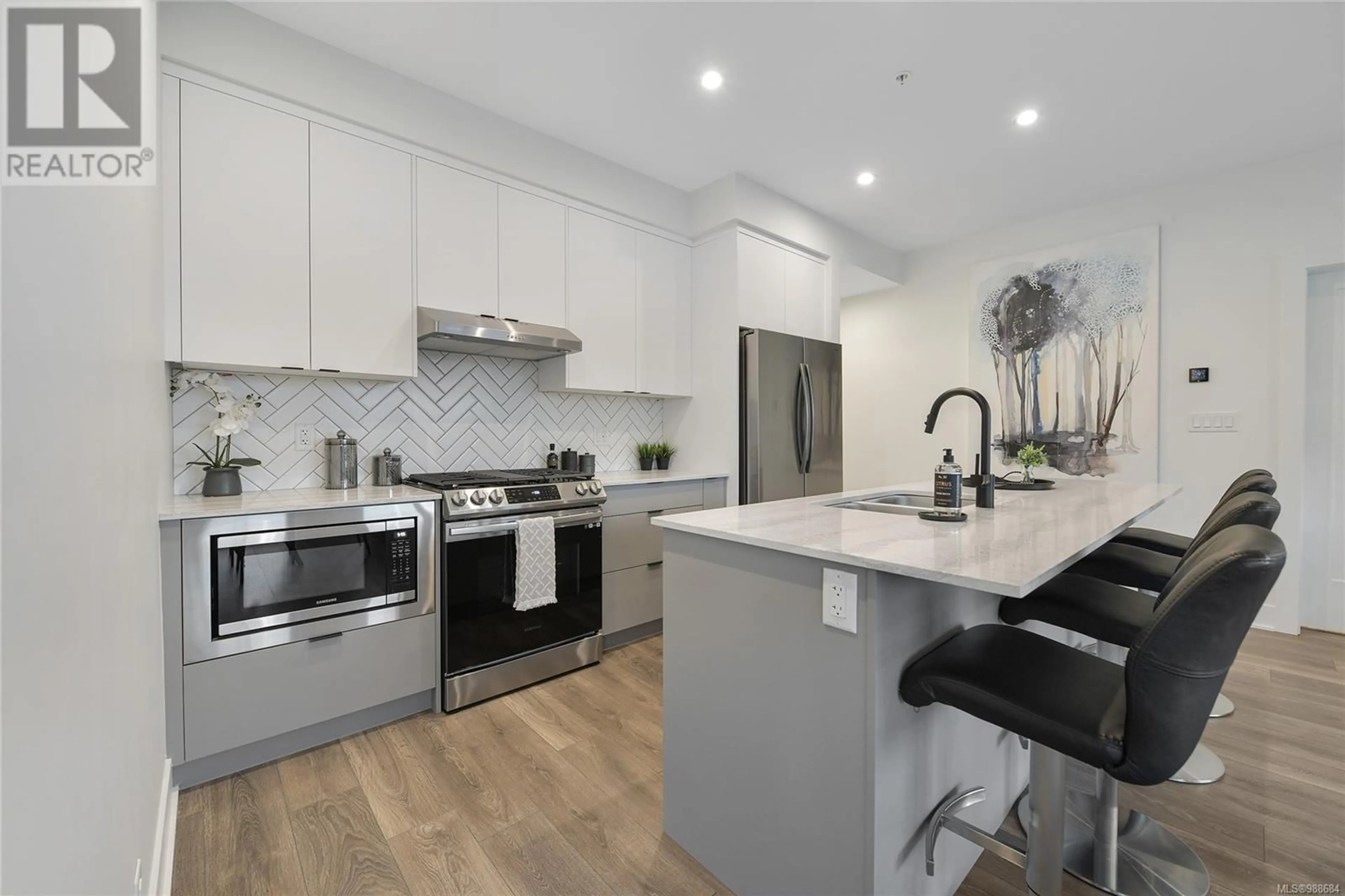 Open concept kitchen, ceramic/tile floor for 610 - 1114 SAMAR CRESCENT, Langford British Columbia V9B7C5