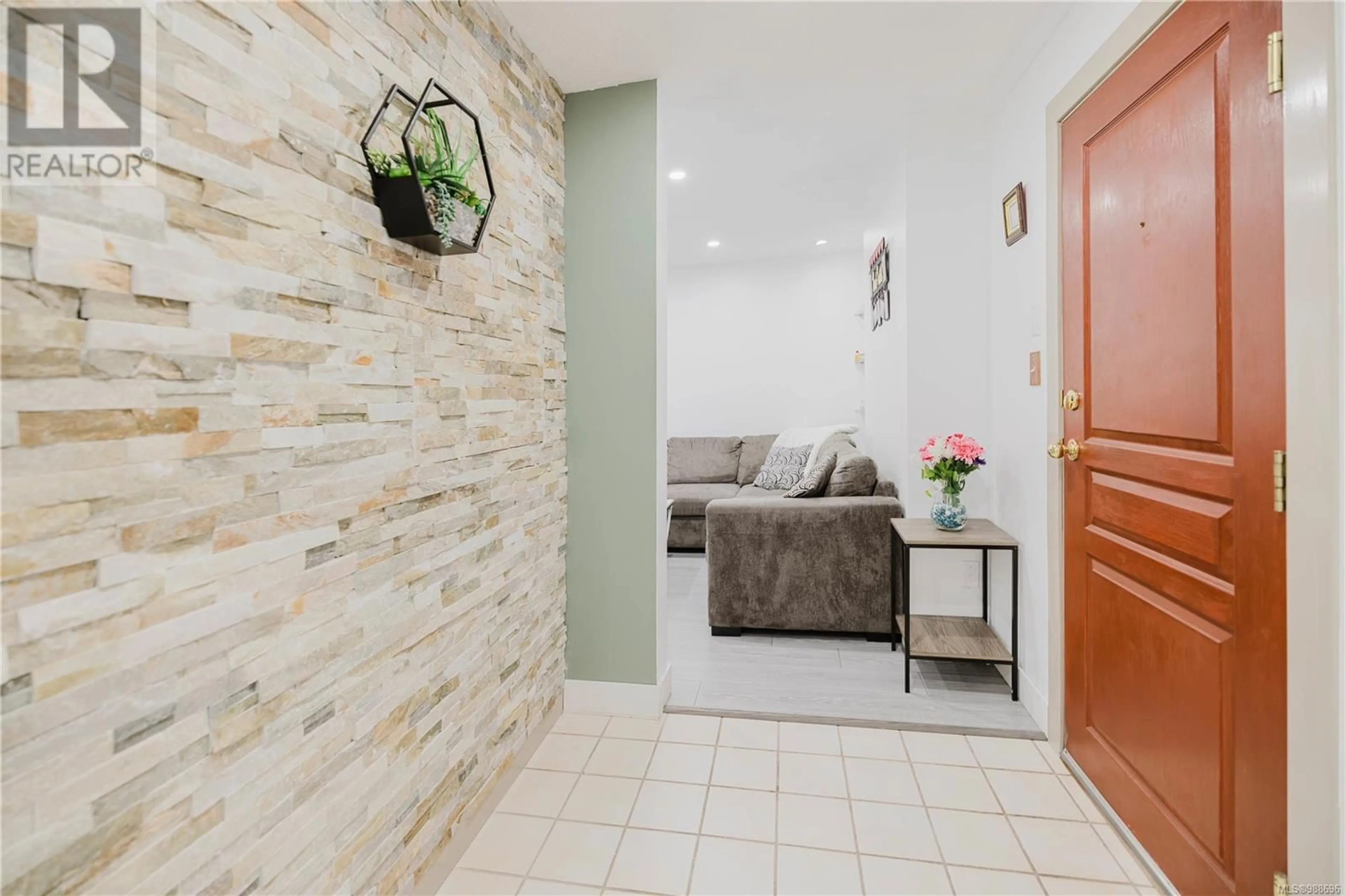 Indoor entryway for 103 - 9880 FOURTH STREET, Sidney British Columbia V8L2Z4