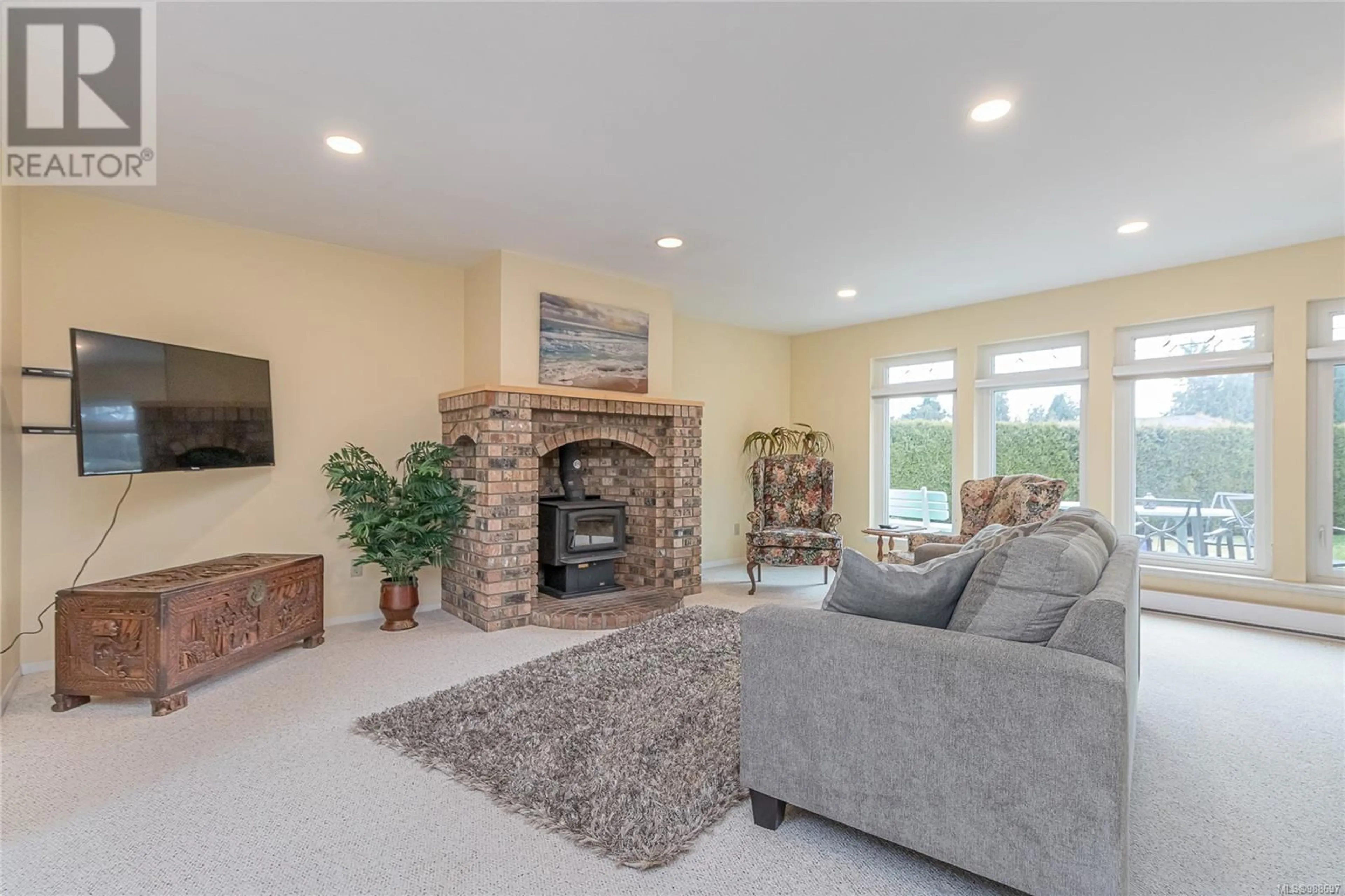 Living room with furniture, ceramic/tile floor for 495 Eaglecrest Dr, Qualicum Beach British Columbia V9K1E8