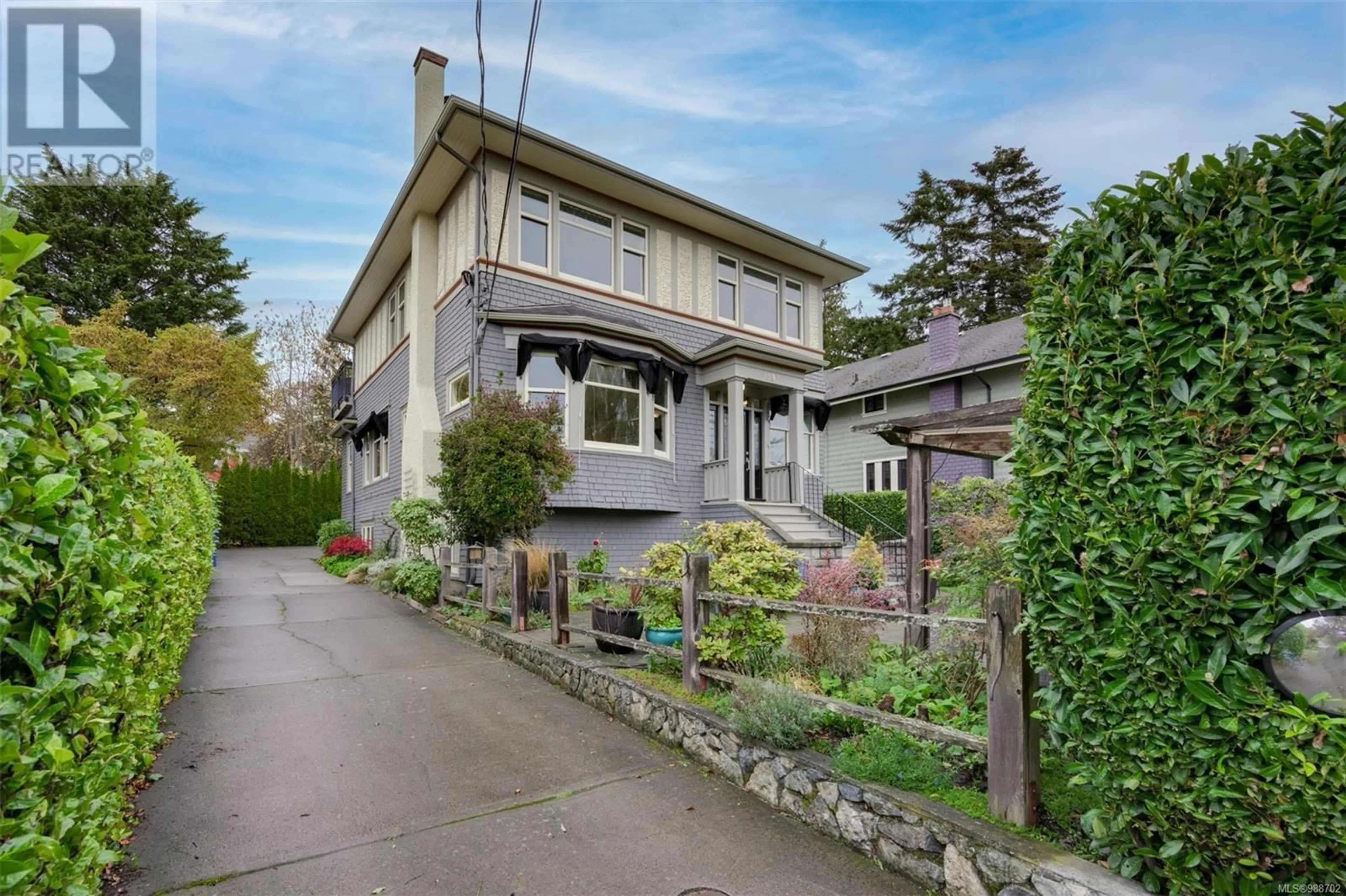 A pic from outside/outdoor area/front of a property/back of a property/a pic from drone, street for 1330 Minto St, Victoria British Columbia V8S1P4