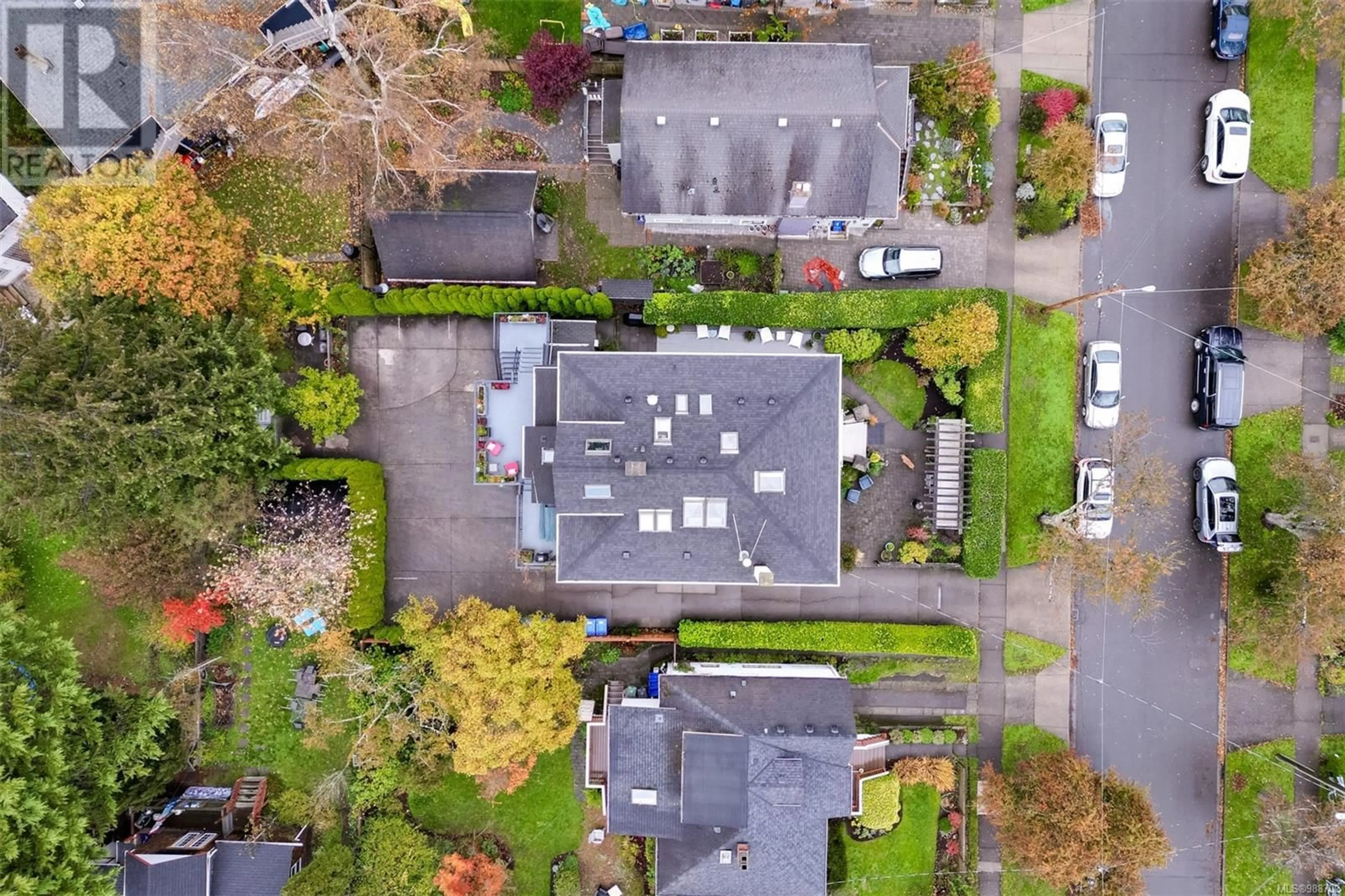 A pic from outside/outdoor area/front of a property/back of a property/a pic from drone, street for 1330 Minto St, Victoria British Columbia V8S1P4