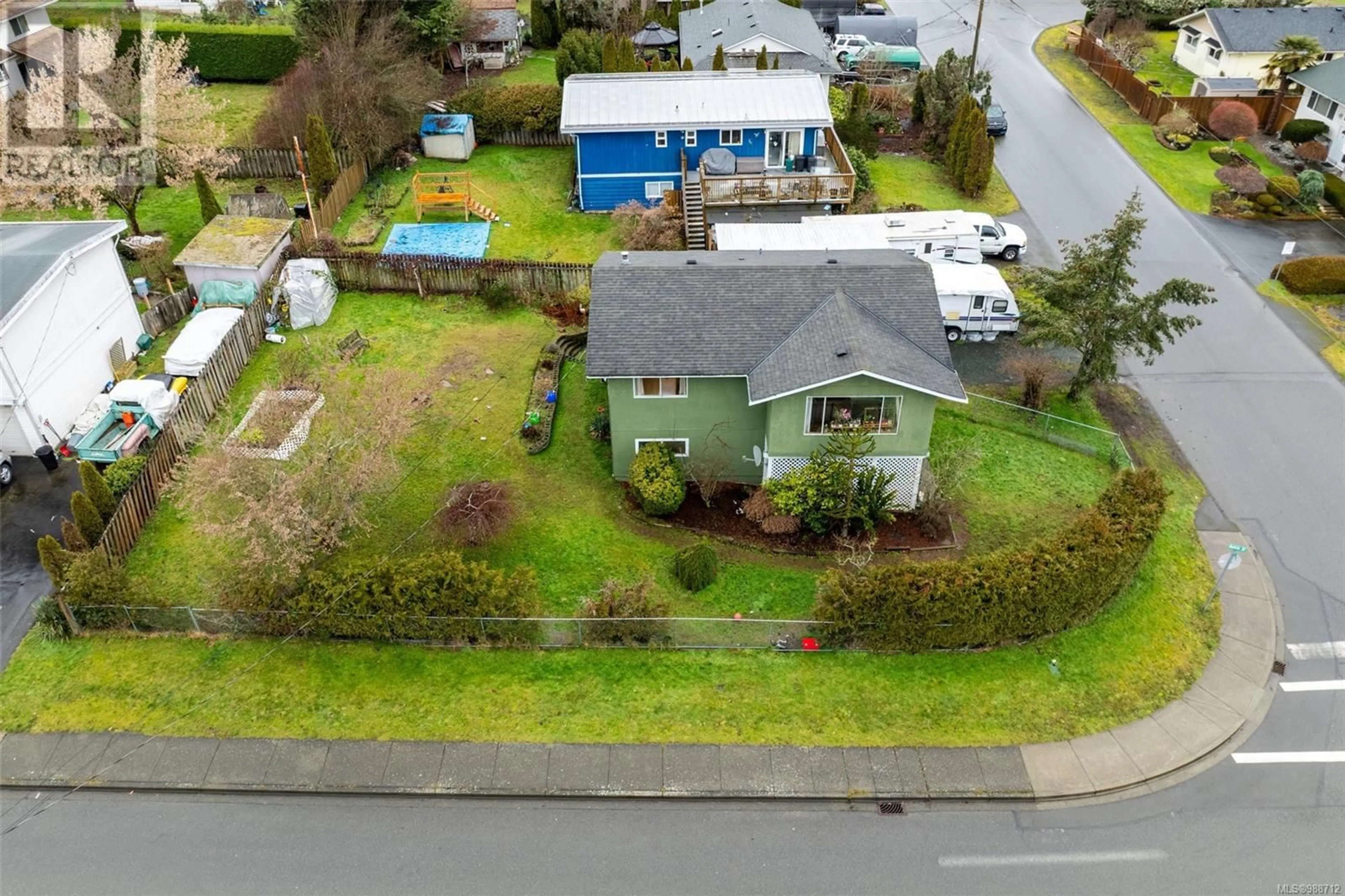 A pic from outside/outdoor area/front of a property/back of a property/a pic from drone, street for 1532 Pauline St, Crofton British Columbia V0R1R0