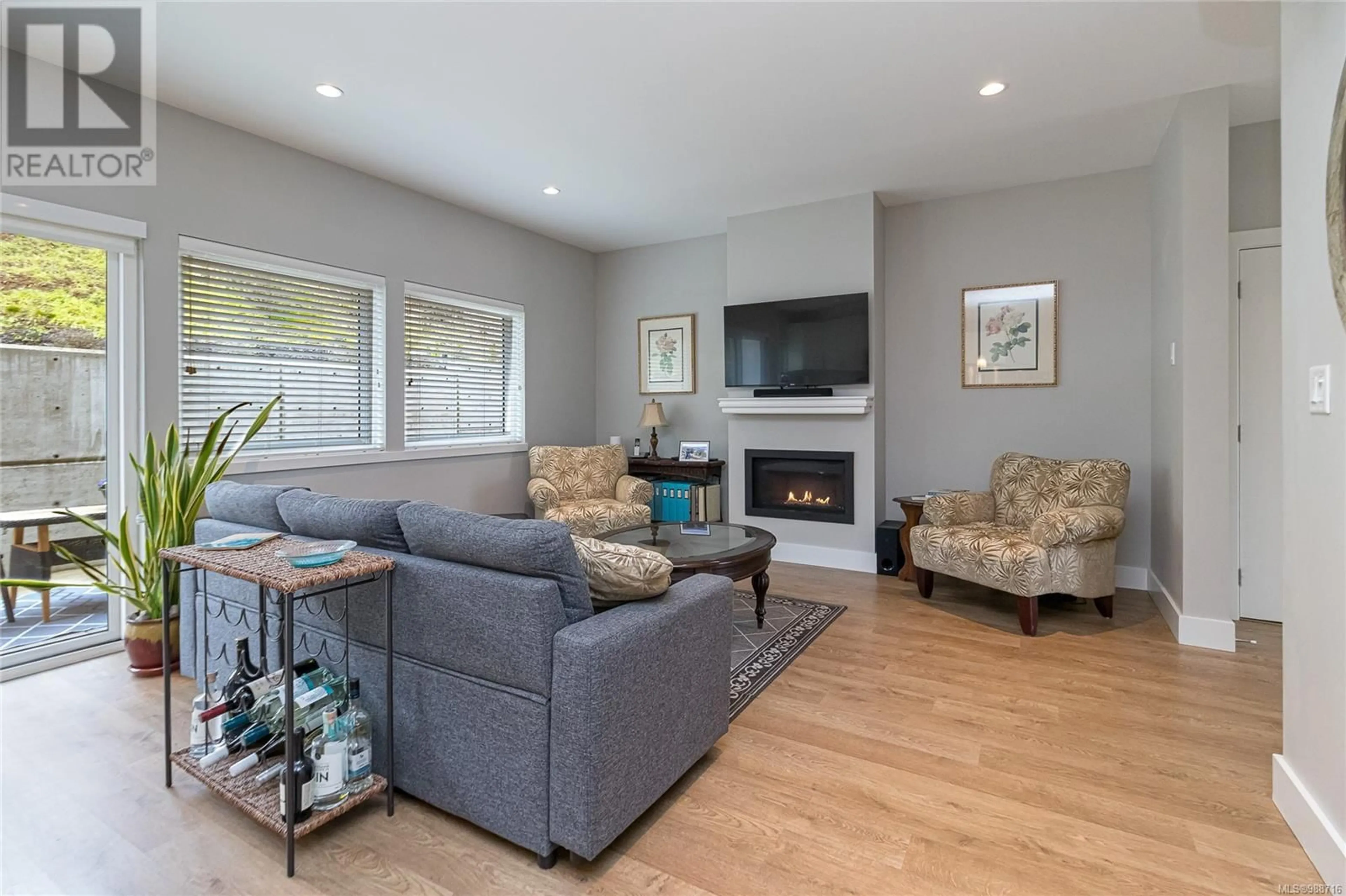 Living room with furniture, wood/laminate floor for 322 Lone Oak Pl, Langford British Columbia V9B0X3