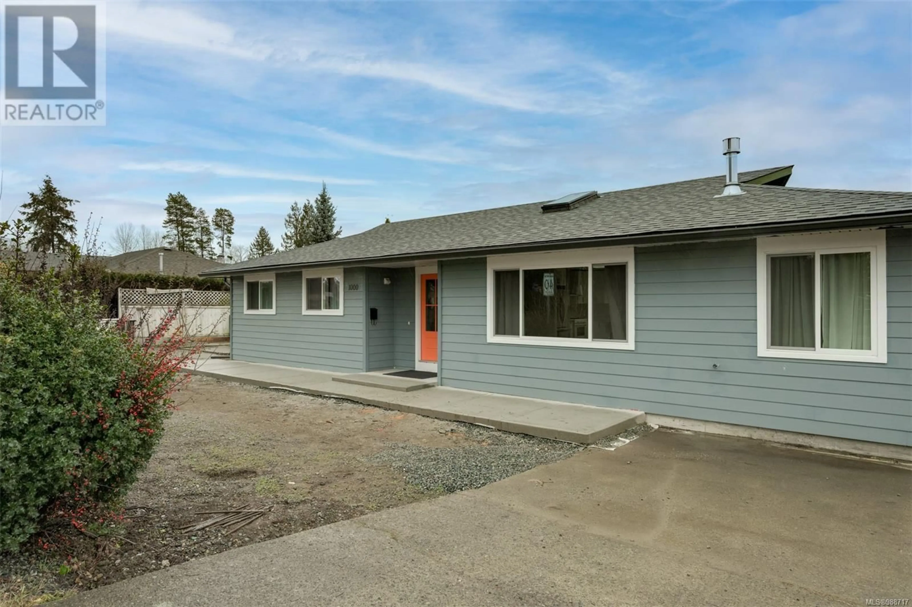 Home with vinyl exterior material, street for 1000 TRUNK ROAD, Duncan British Columbia V9L2S2