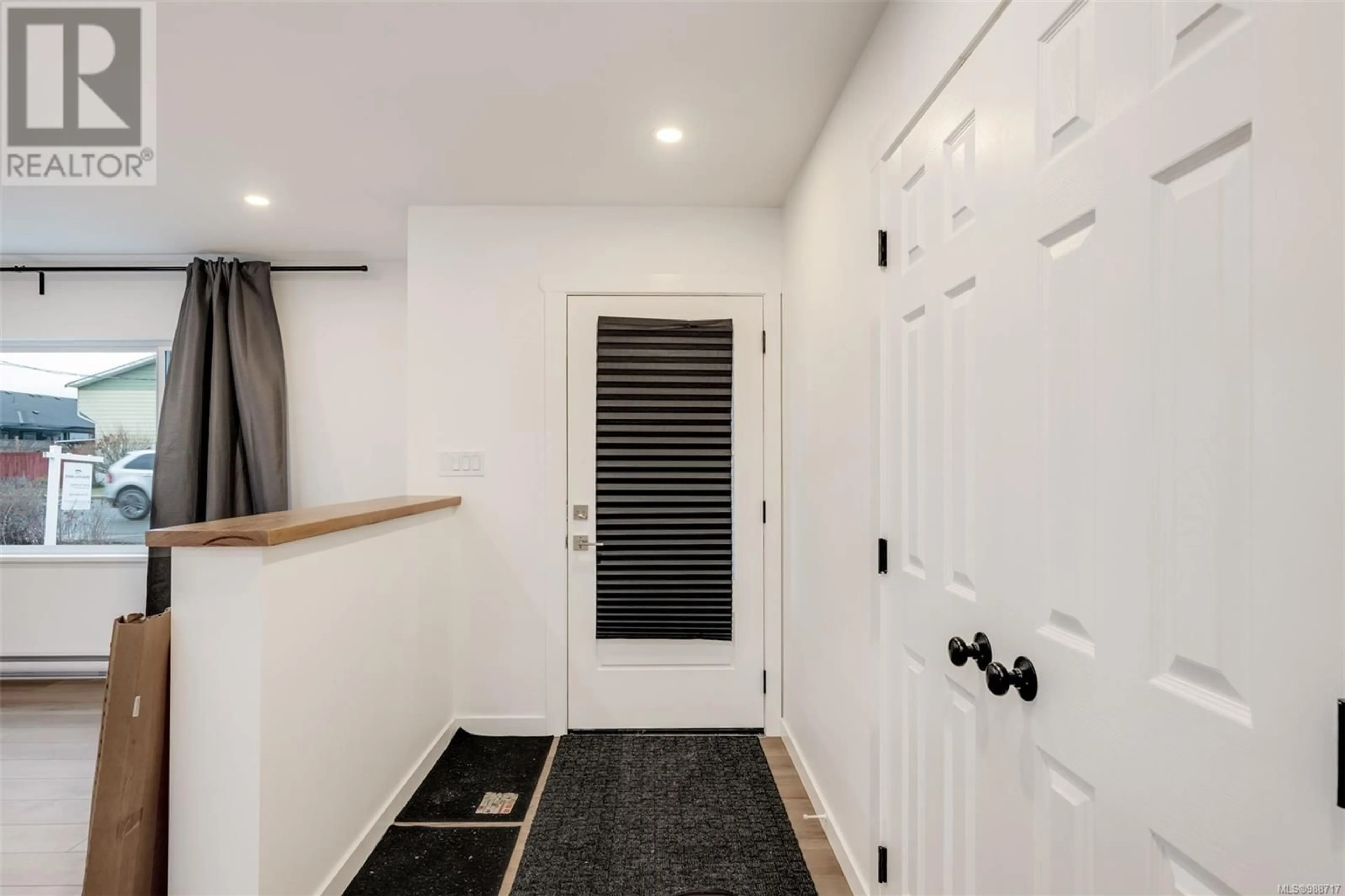 Indoor entryway for 1000 TRUNK ROAD, Duncan British Columbia V9L2S2