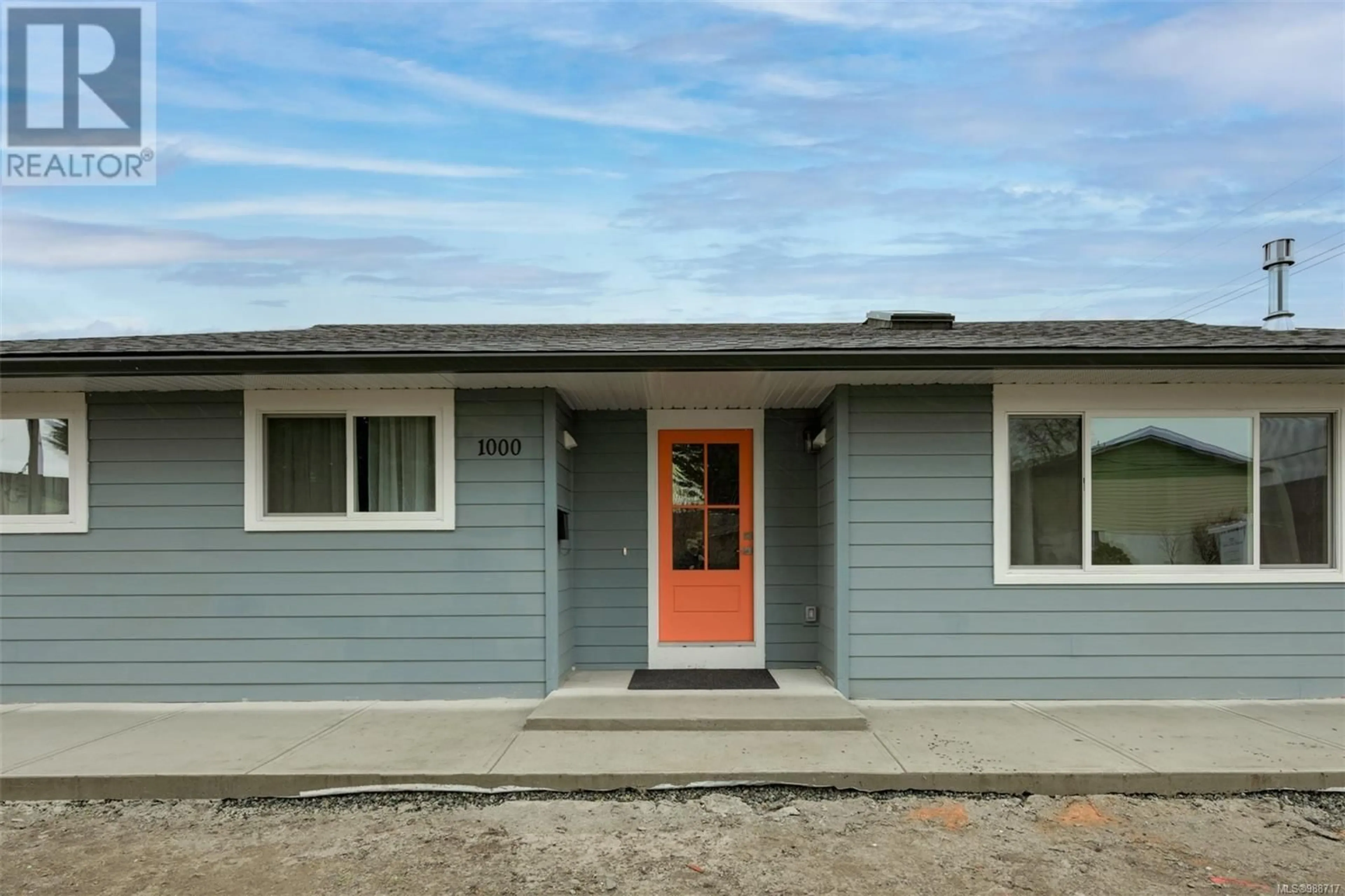 Home with vinyl exterior material, street for 1000 Trunk Rd, Duncan British Columbia V9L2S2