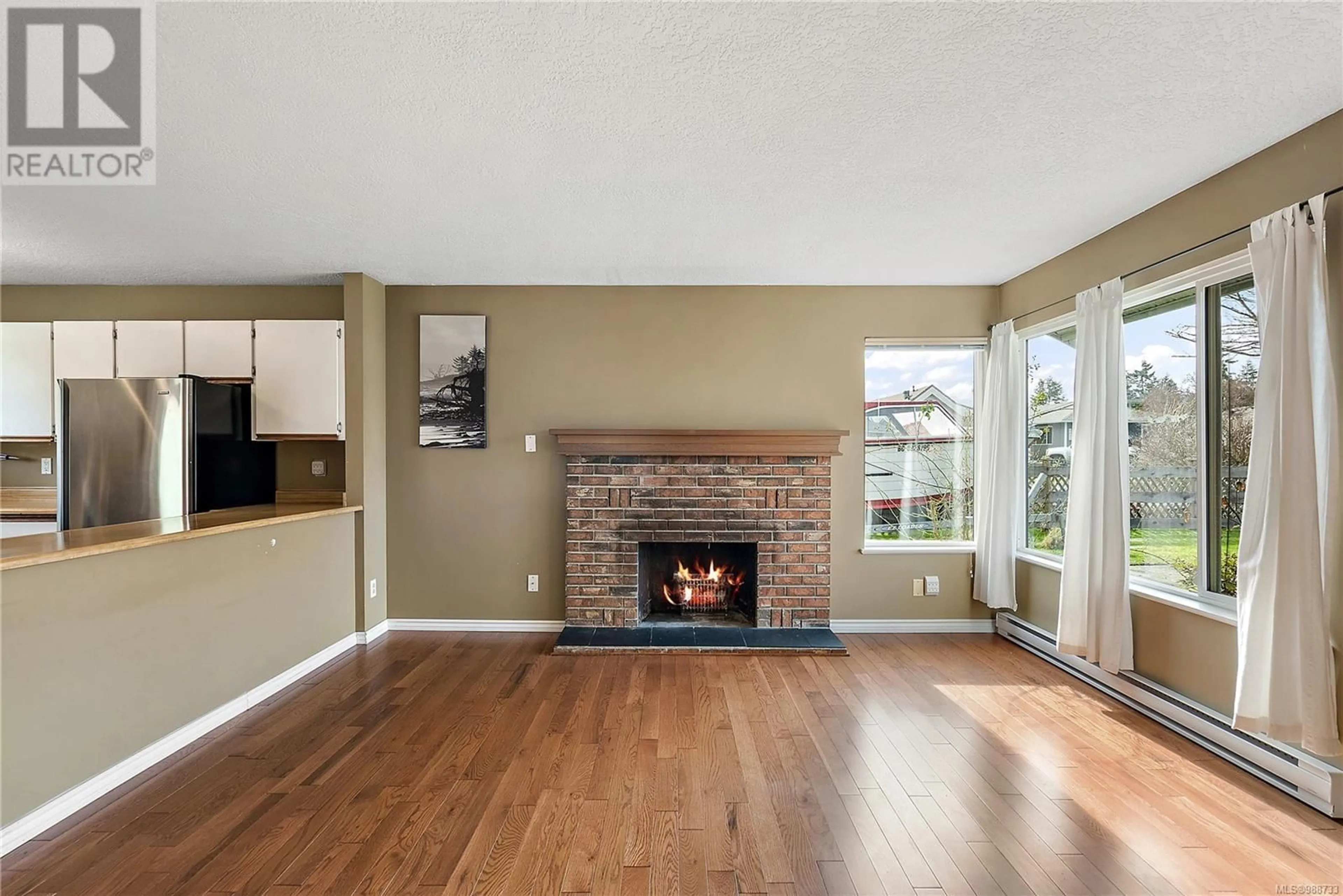 Living room with furniture, wood/laminate floor for 9615 Barnes Pl, Sidney British Columbia V8L4X7