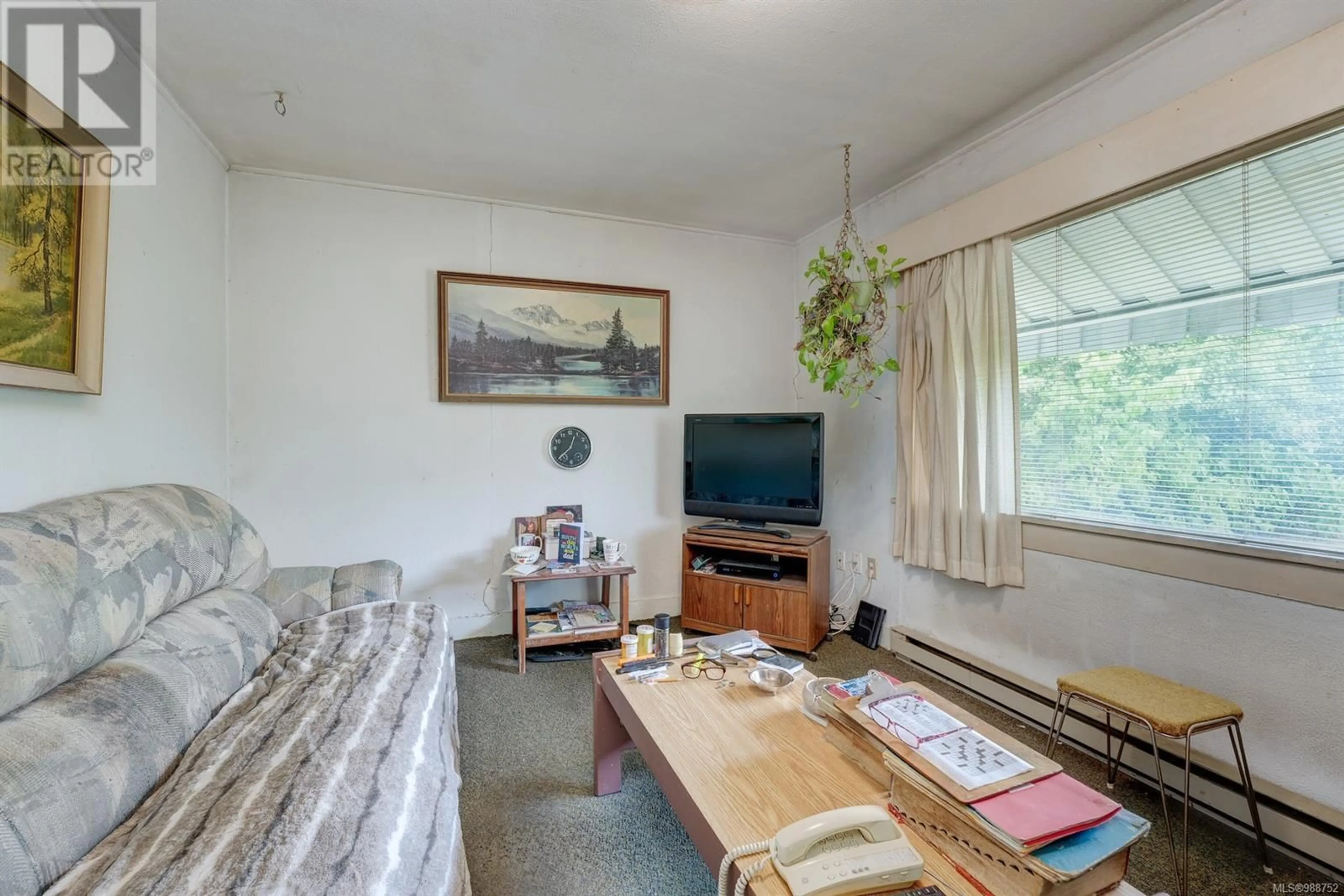 Living room with furniture, unknown for 3927 Douglas St, Saanich British Columbia V8X5L3