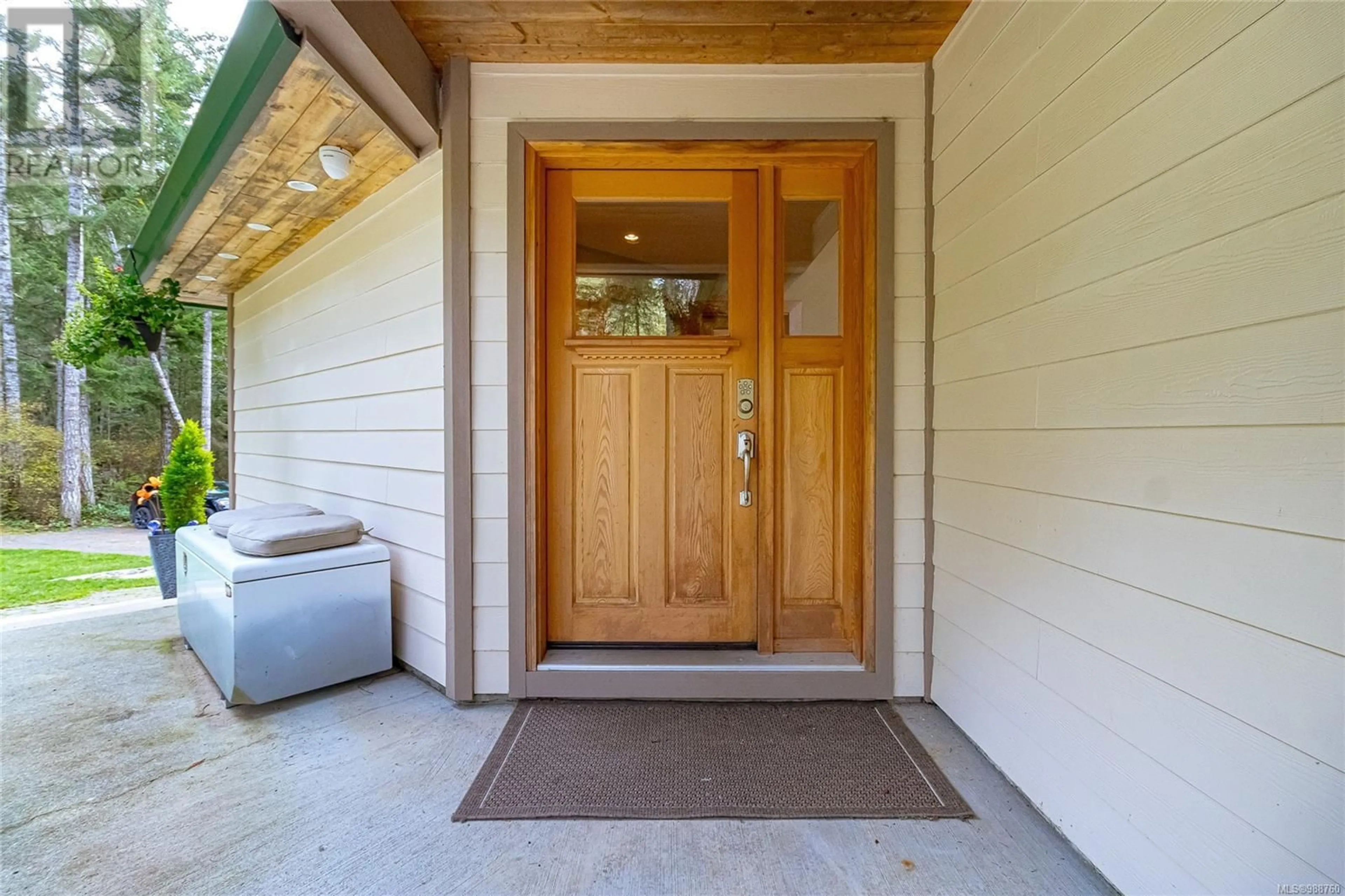 Indoor entryway for 4928 Mt. Matheson Rd, Sooke British Columbia V9Z1C6