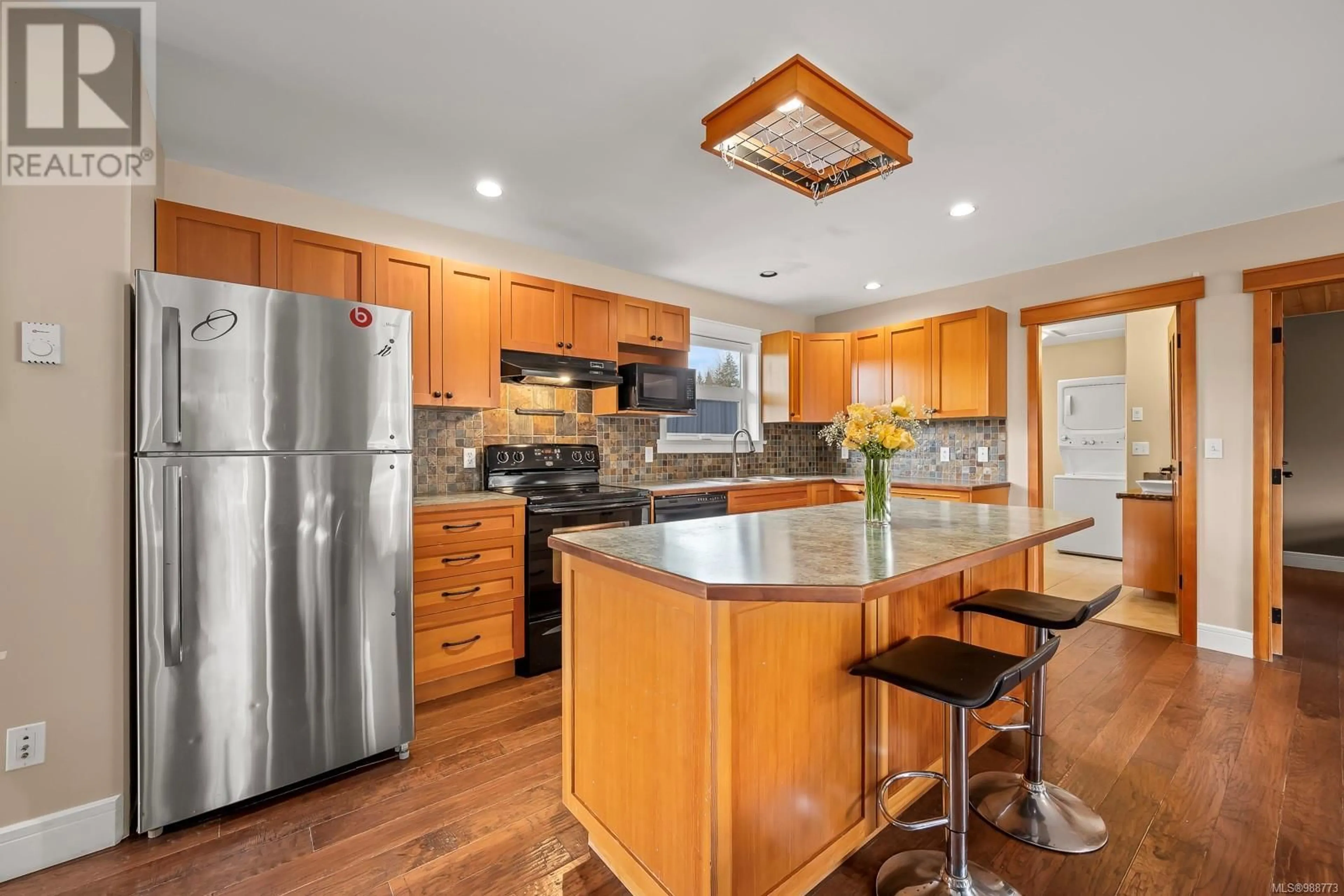 Open concept kitchen, unknown for 447 Twillingate Rd, Campbell River British Columbia V9W1V5