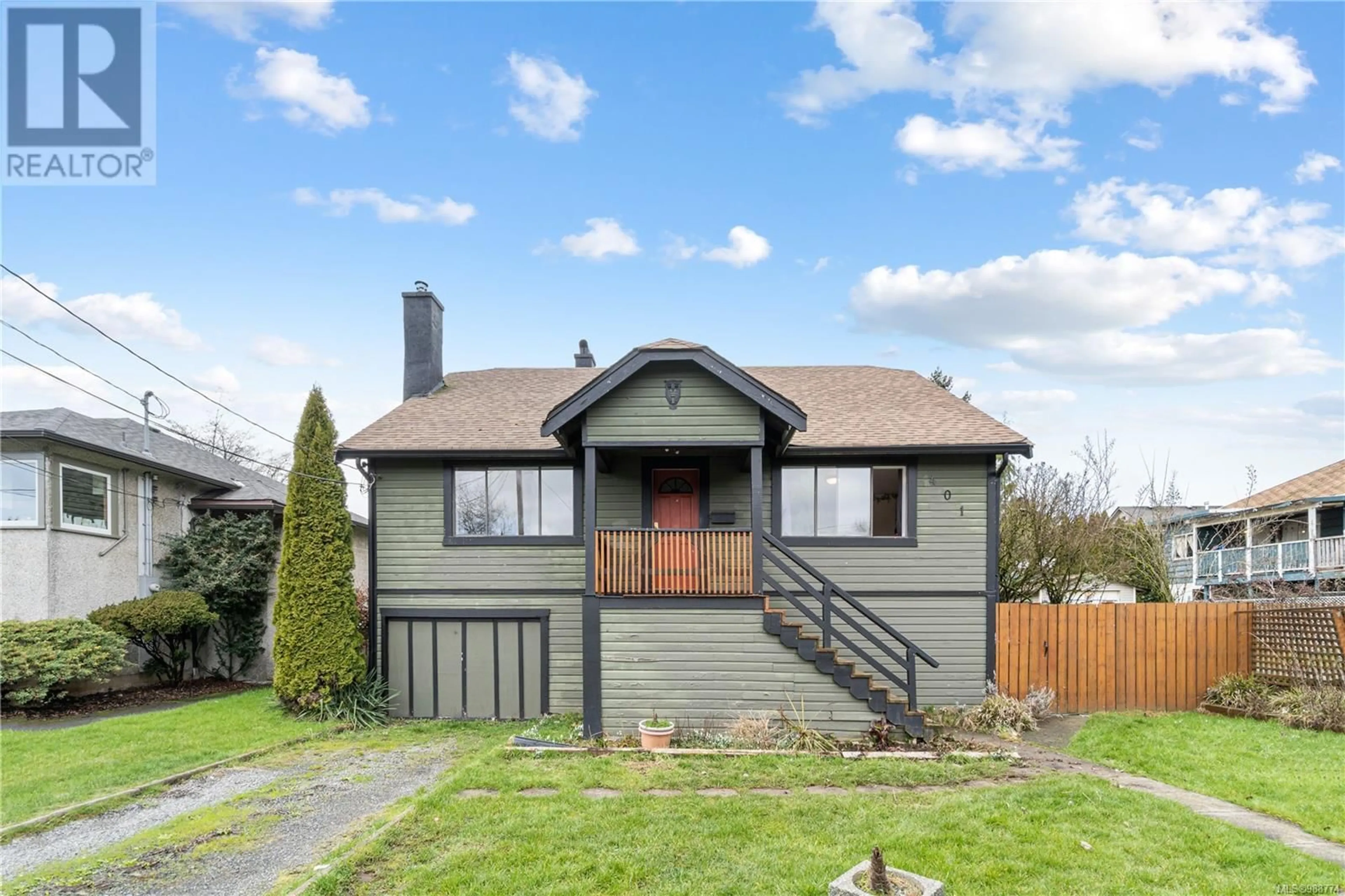 Home with vinyl exterior material, street for 401 HAMILTON AVENUE, Nanaimo British Columbia V9R4E7