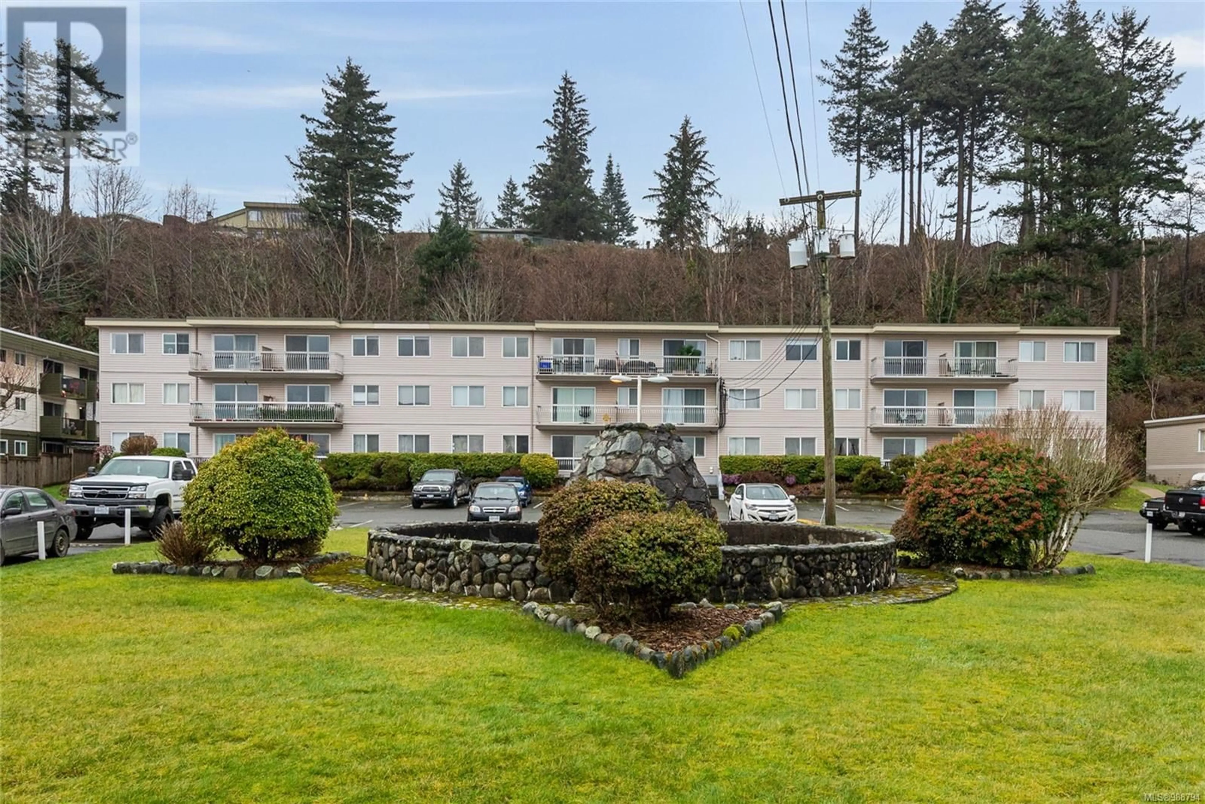 Patio, mountain view for 33 - 940 ISLAND HIGHWAY SOUTH, Campbell River British Columbia V9W1B1
