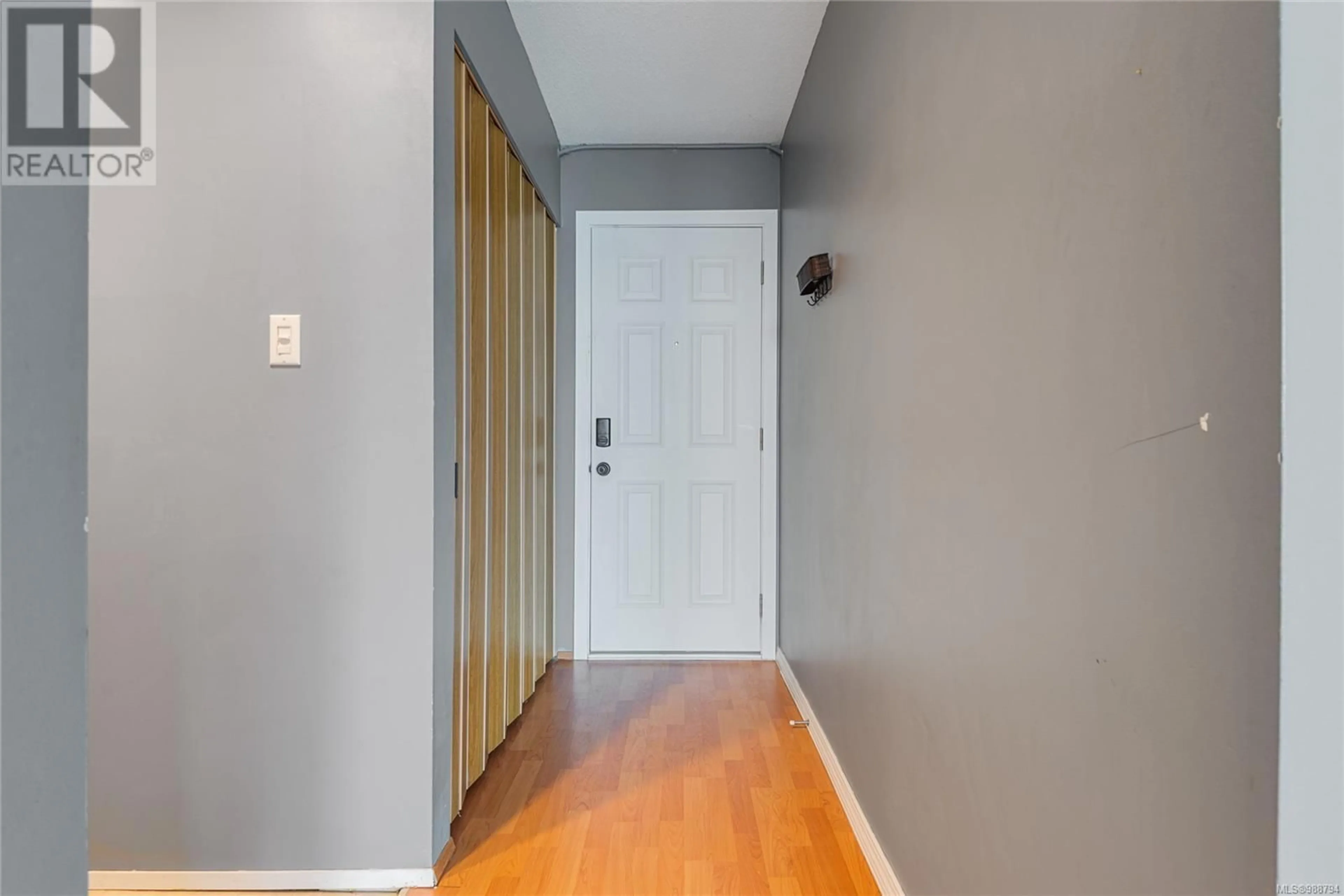 Indoor entryway for 33 - 940 ISLAND HIGHWAY SOUTH, Campbell River British Columbia V9W1B1