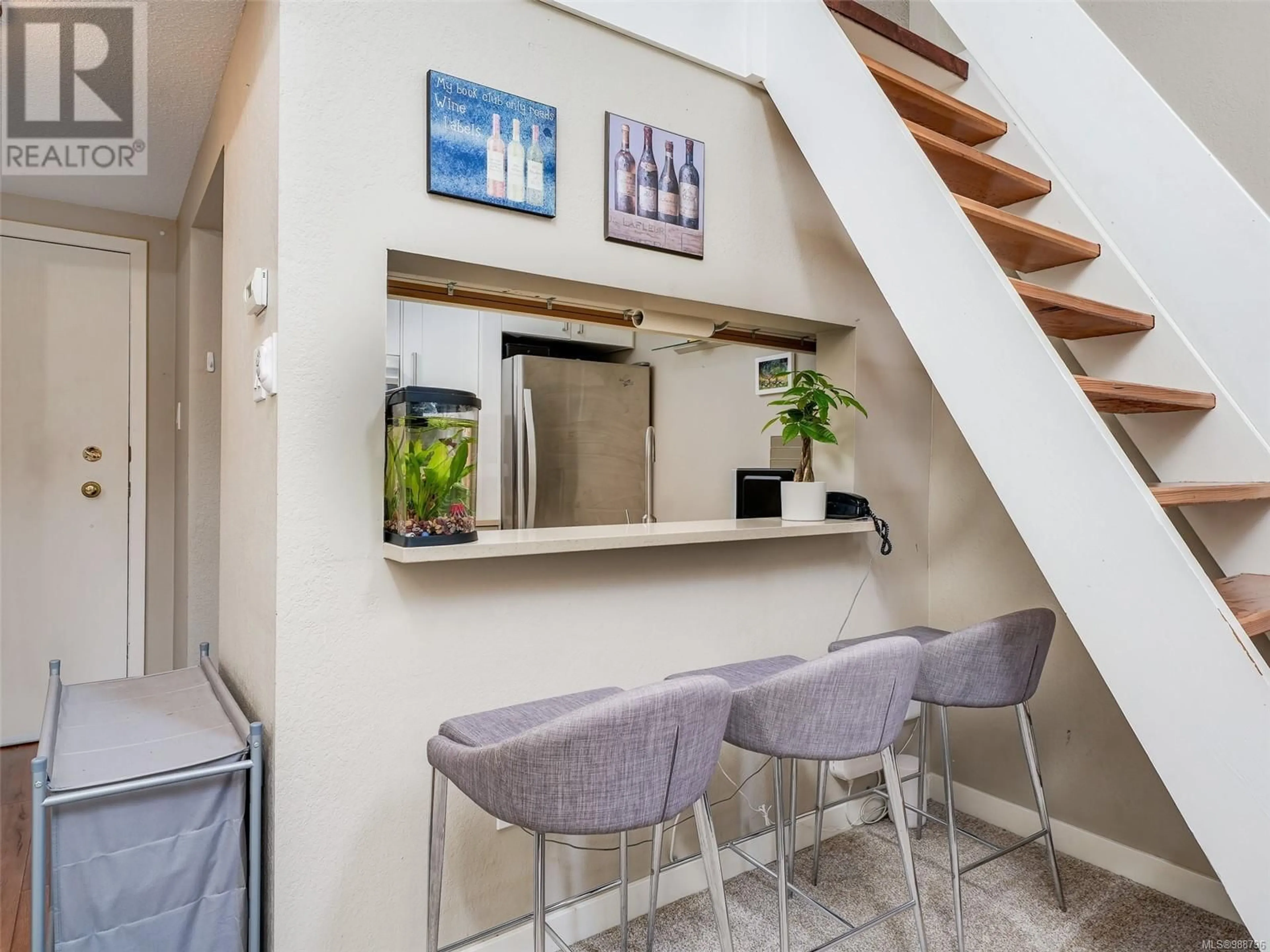 Indoor entryway for 413 - 1009 MCKENZIE AVENUE, Saanich British Columbia V8X1K1