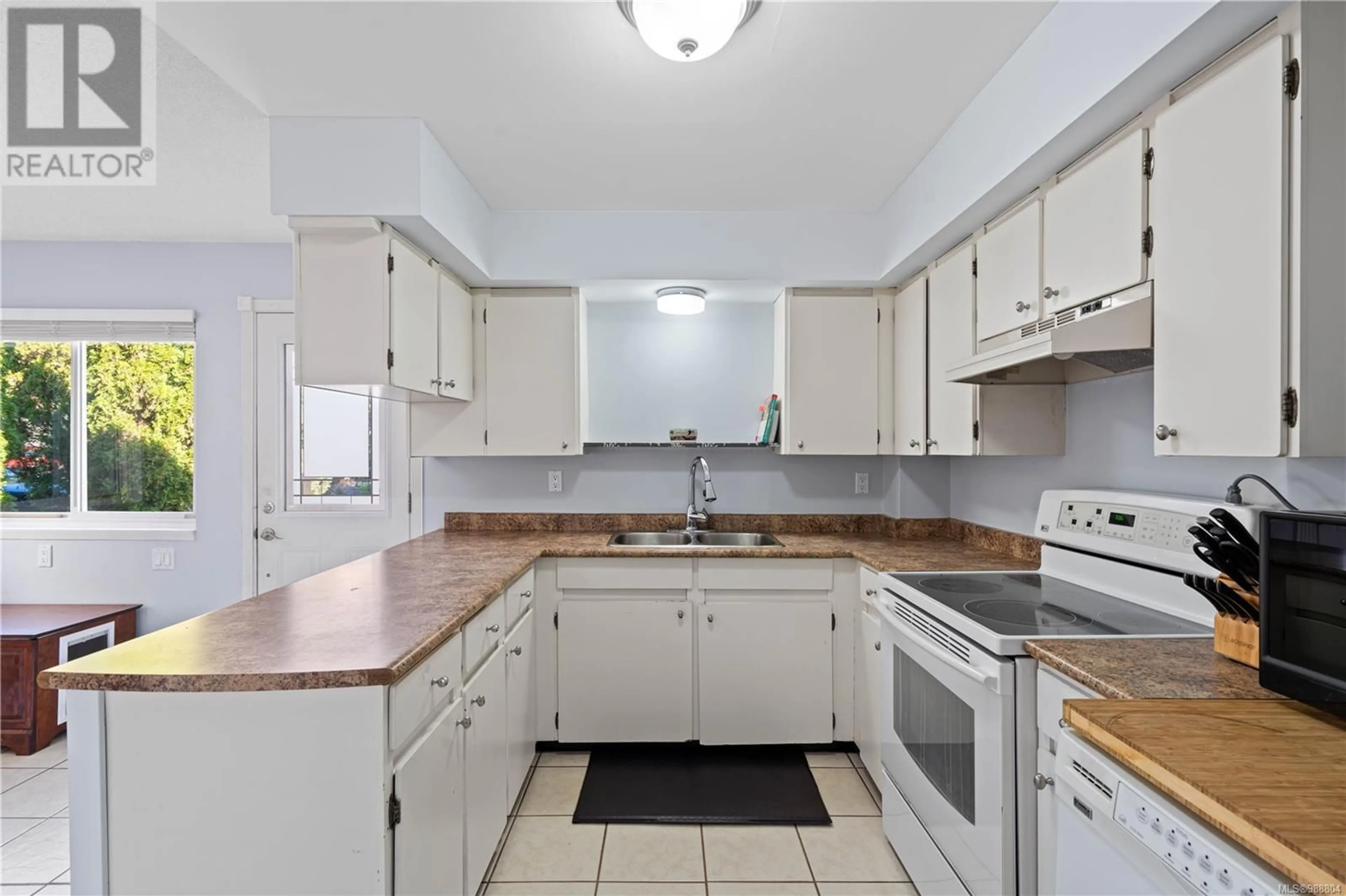 Standard kitchen, unknown for 1596 FULLER STREET, Nanaimo British Columbia V9S1B1
