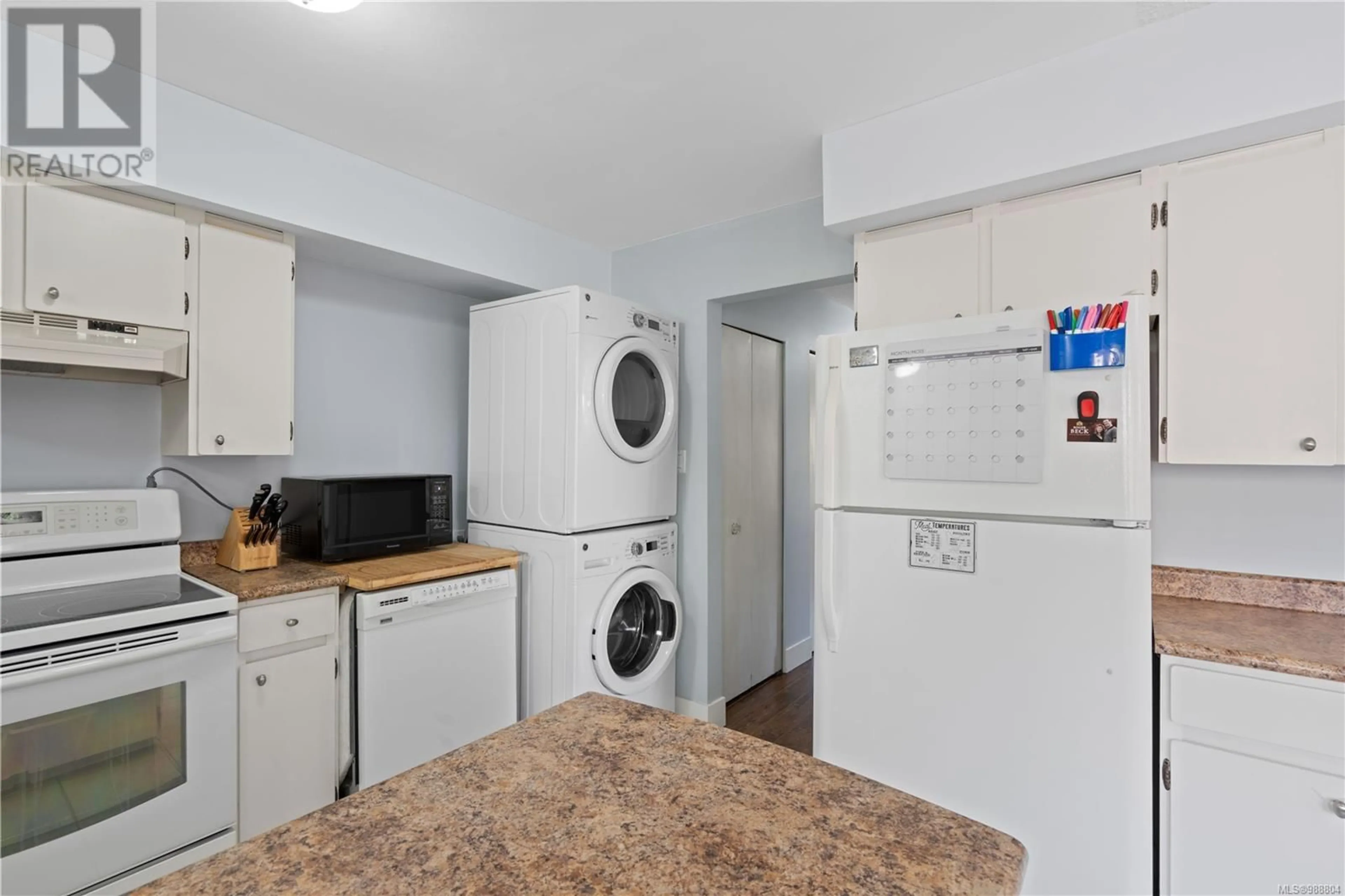 Standard kitchen, unknown for 1596 Fuller St, Nanaimo British Columbia V9S1B1