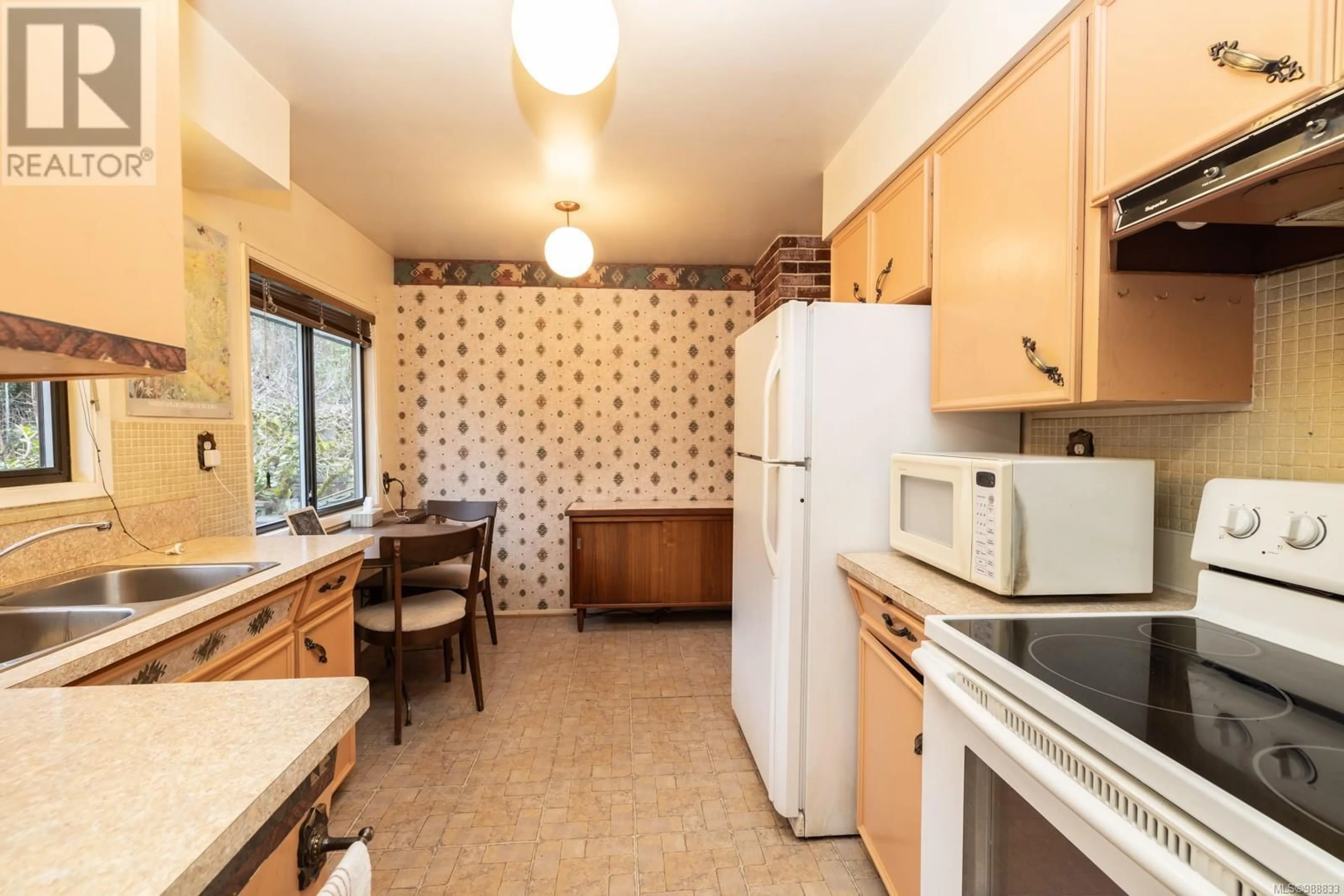 Standard kitchen, unknown for 401 Gamble Pl, Colwood British Columbia V9B2R2