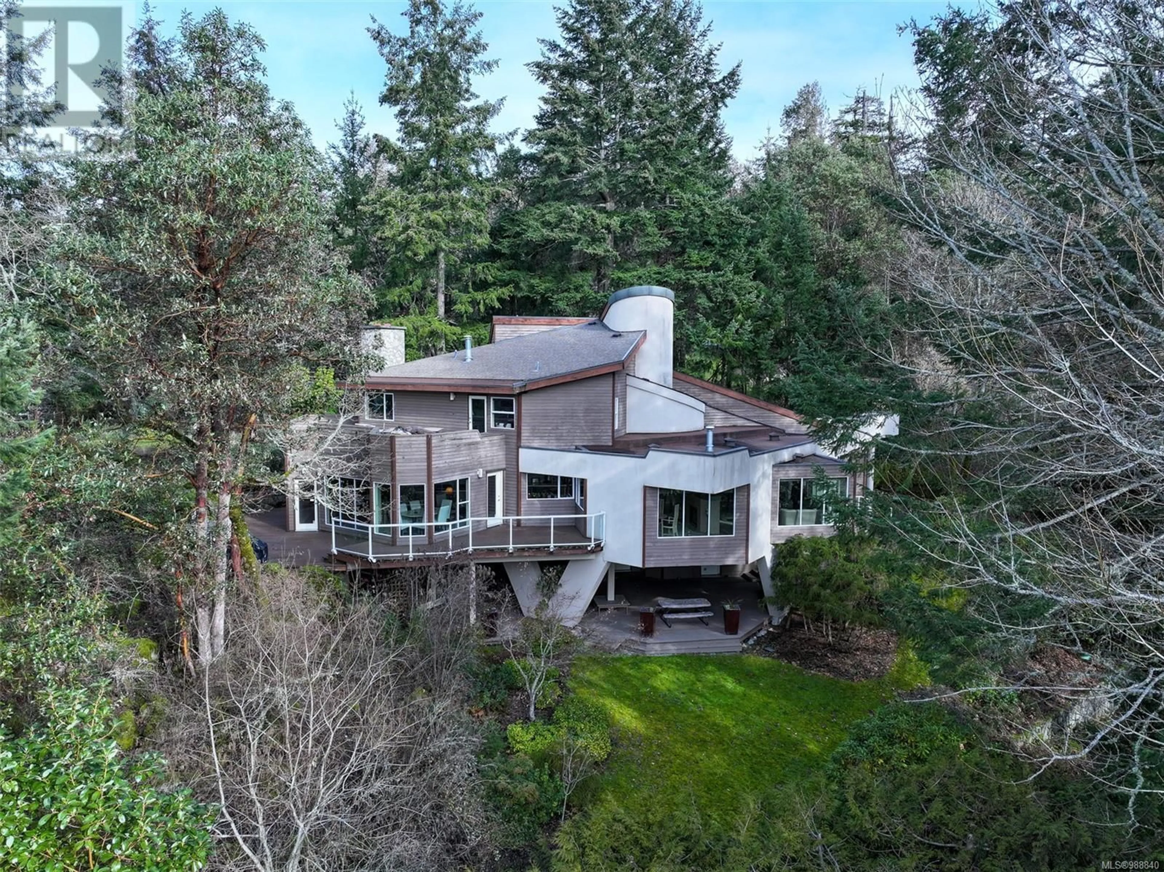 A pic from outside/outdoor area/front of a property/back of a property/a pic from drone, unknown for 8152 Woodwyn Terr, Central Saanich British Columbia V8M1S2