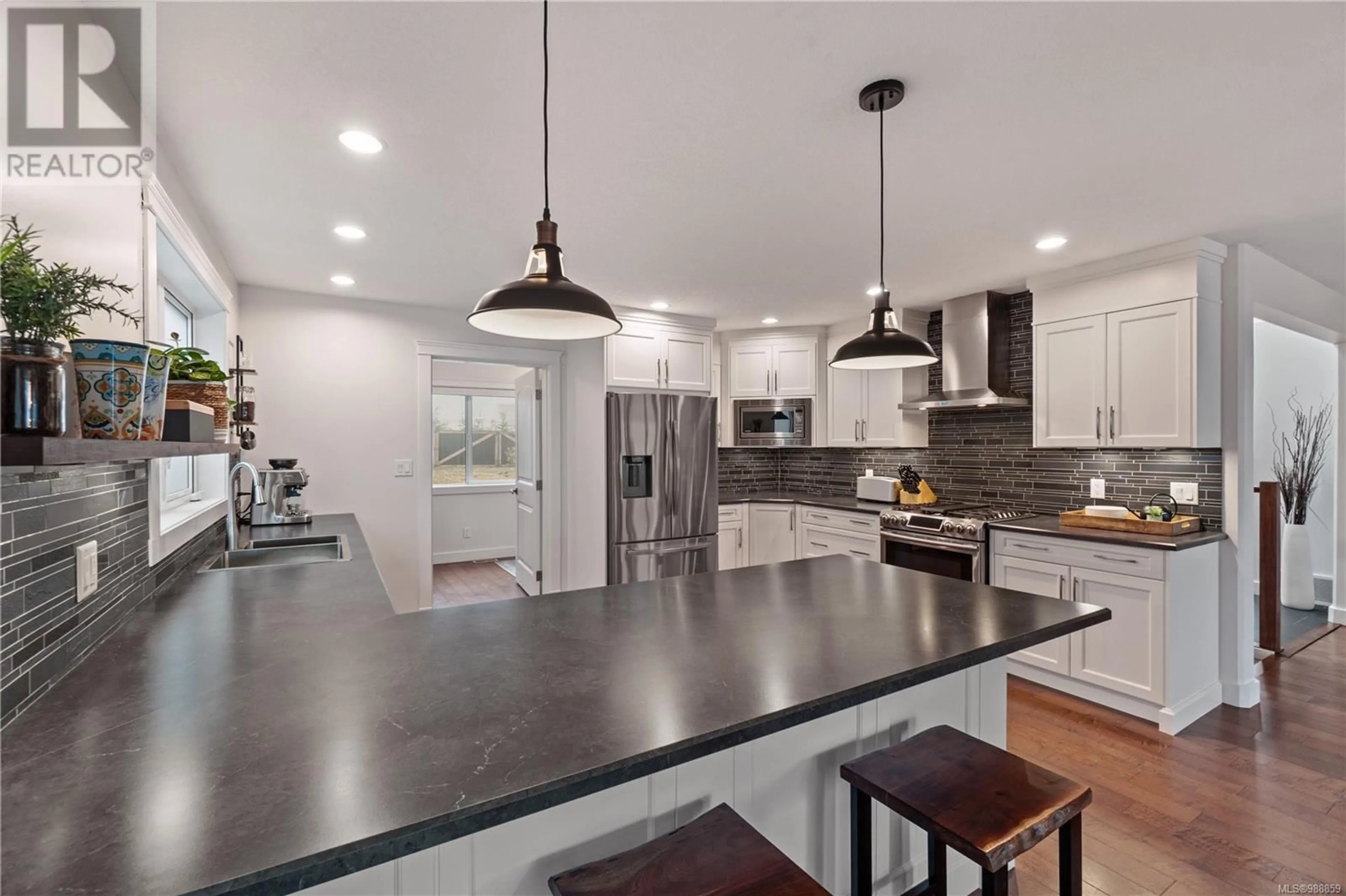 Open concept kitchen, ceramic/tile floor for 1285 College Dr, Nanaimo British Columbia V9R5Z5