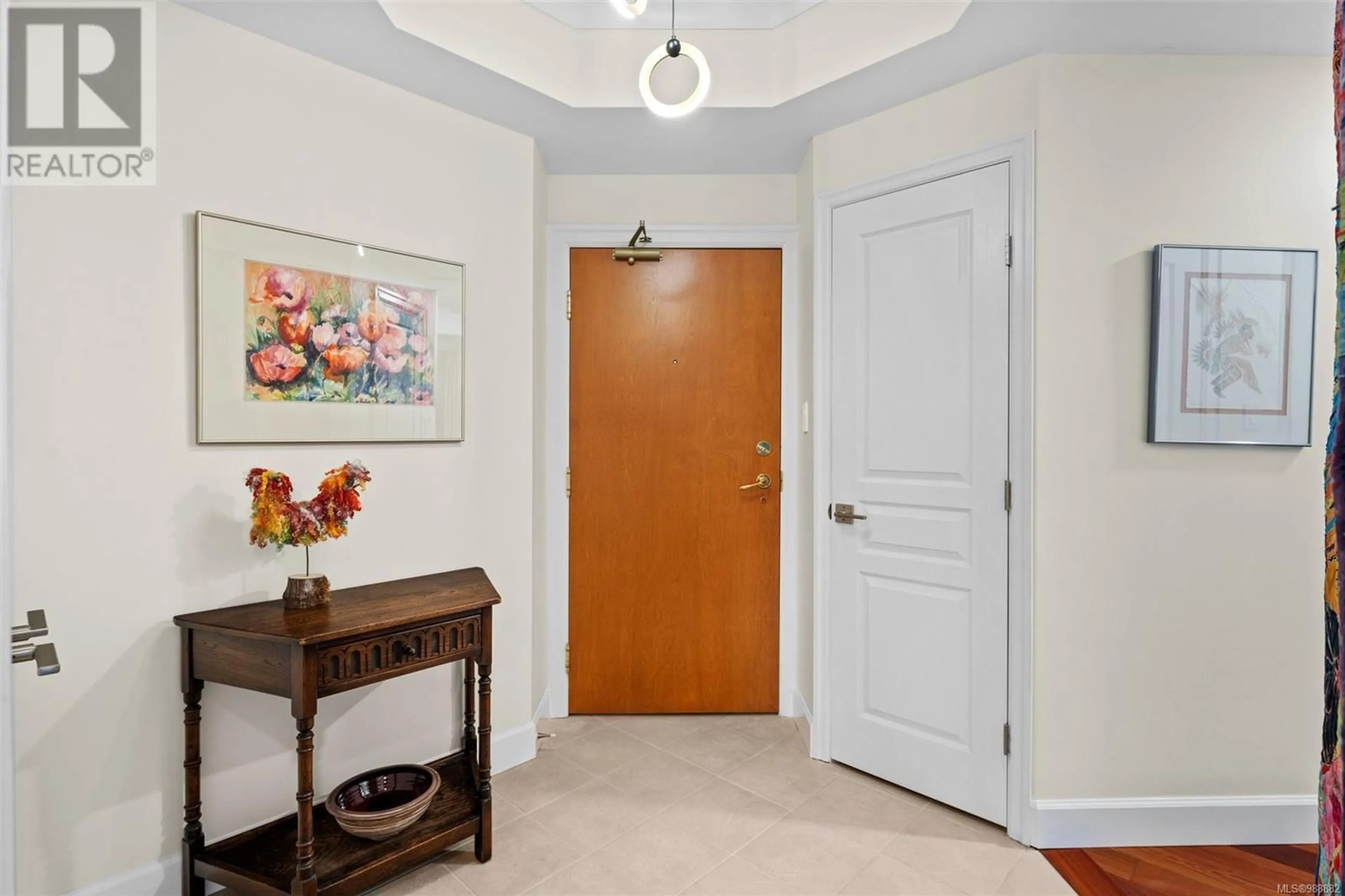 Indoor entryway for 410 - 21 DALLAS ROAD, Victoria British Columbia V8V4Z9