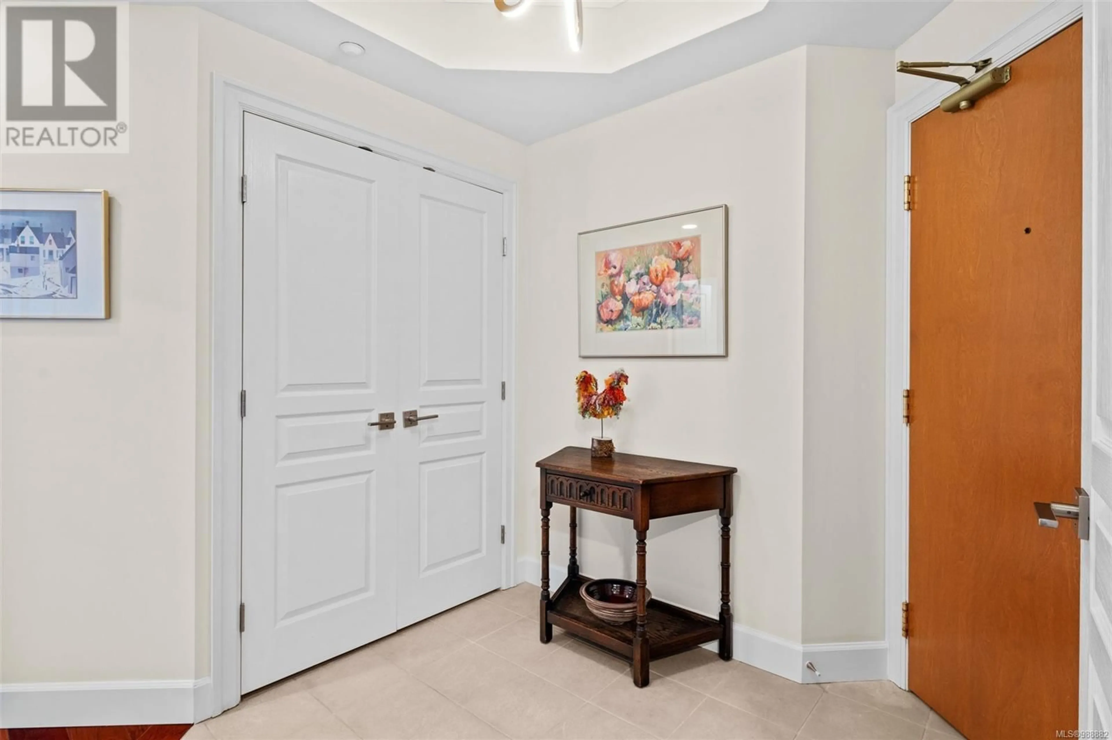 Indoor entryway for 410 - 21 DALLAS ROAD, Victoria British Columbia V8V4Z9