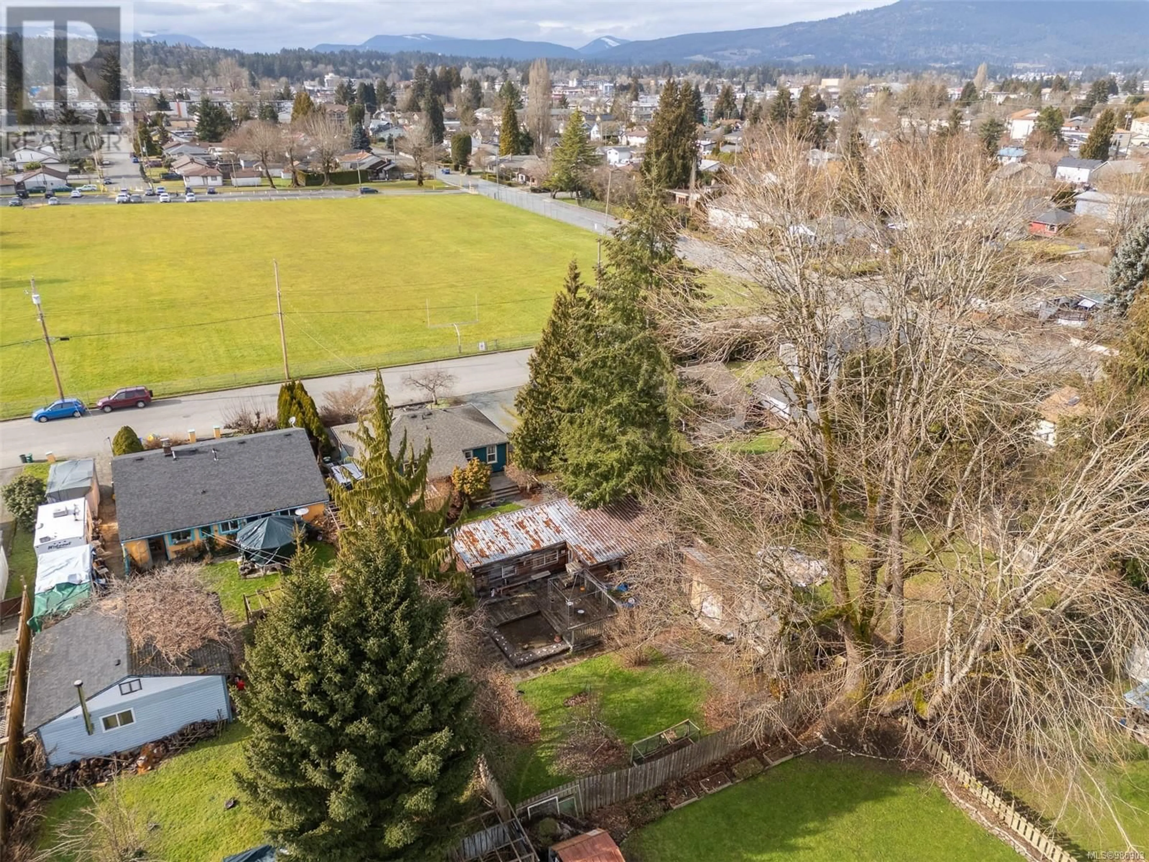 A pic from outside/outdoor area/front of a property/back of a property/a pic from drone, mountain view for 162 Beech Ave, Duncan British Columbia V9L3J2