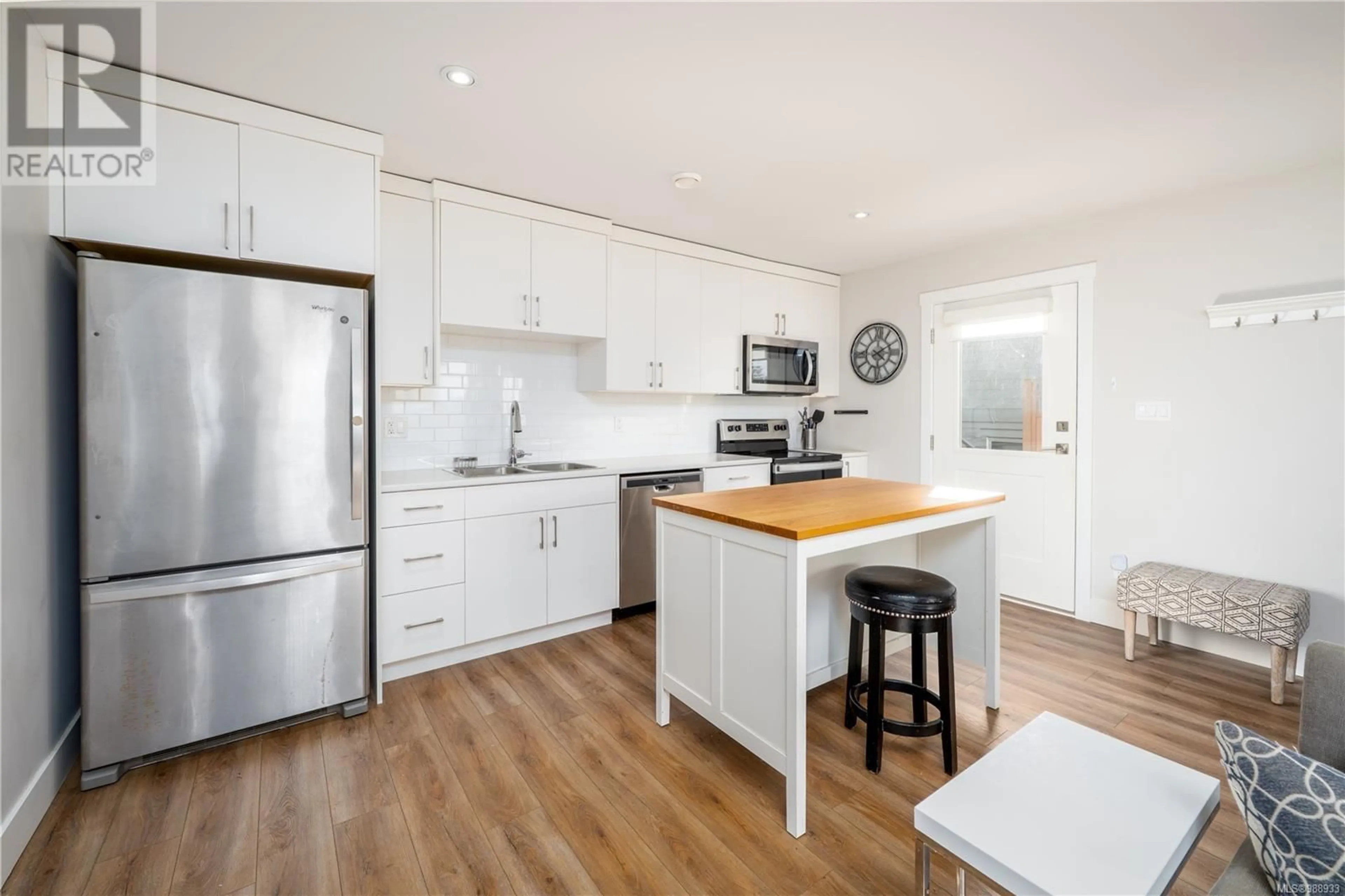 Open concept kitchen, wood/laminate floor for 6289 Highwood Dr, Duncan British Columbia V9L0G1