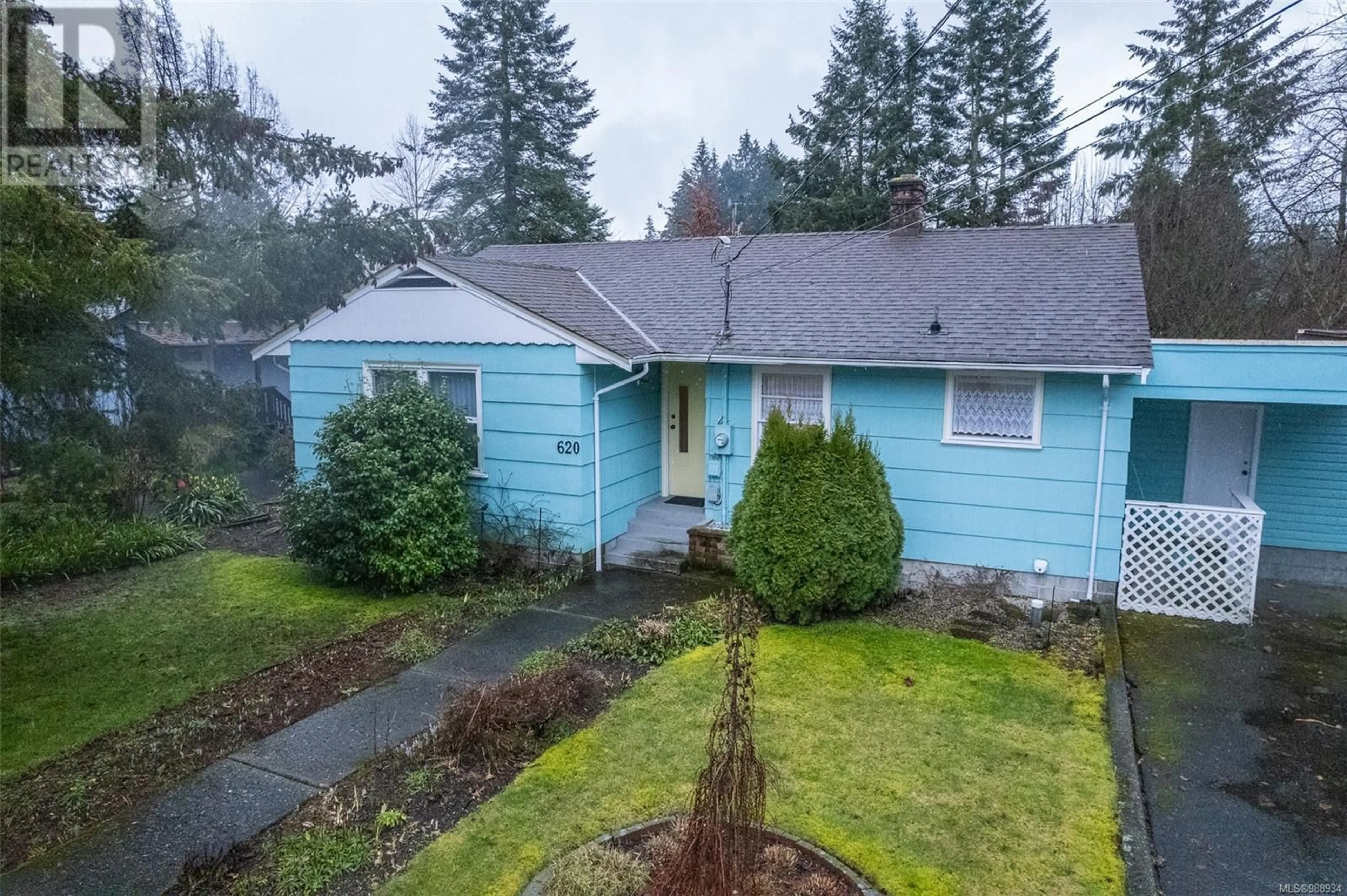 A pic from outside/outdoor area/front of a property/back of a property/a pic from drone, street for 620 Brownsey Ave, Duncan British Columbia V9L1J9