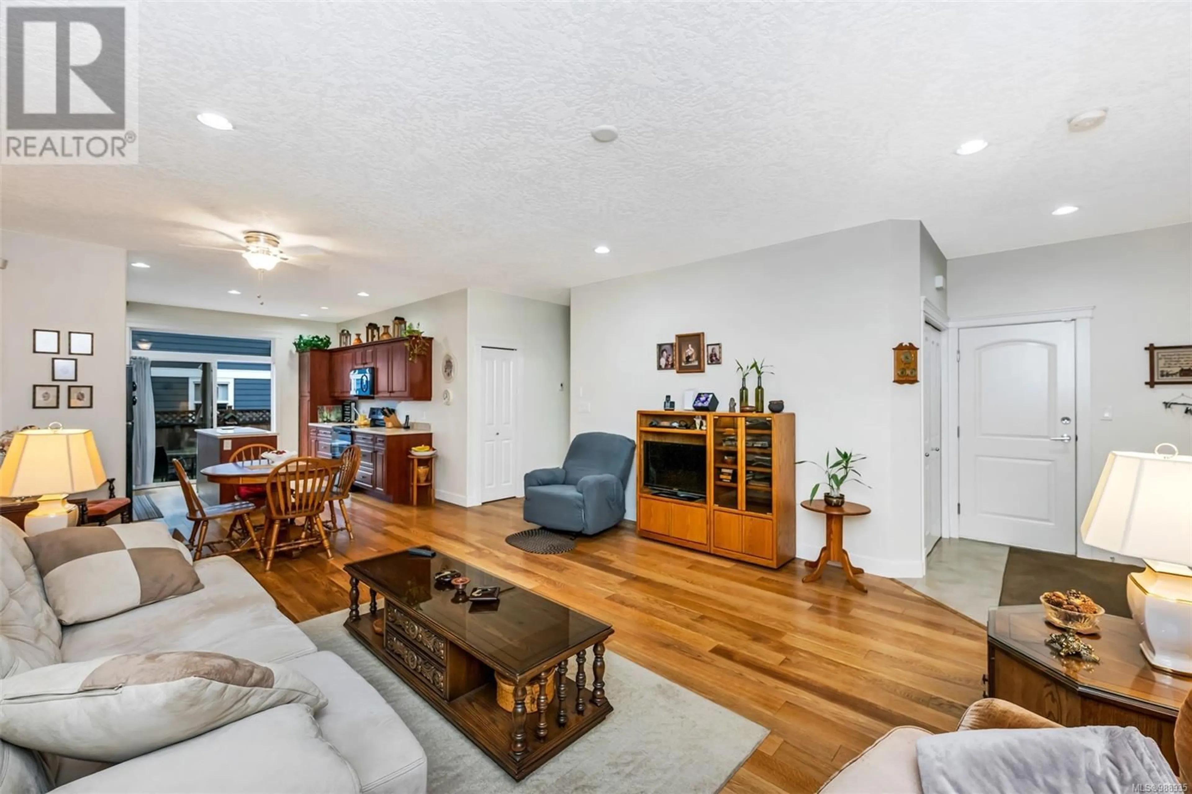 Living room with furniture, wood/laminate floor for 16 3205 Gibbins Rd, Duncan British Columbia V9L1G7